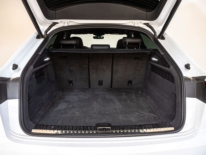 Renting Audi Q8 Black line 50 TDI quattro 210 kW (286 CV) tiptronic Ocasión 4