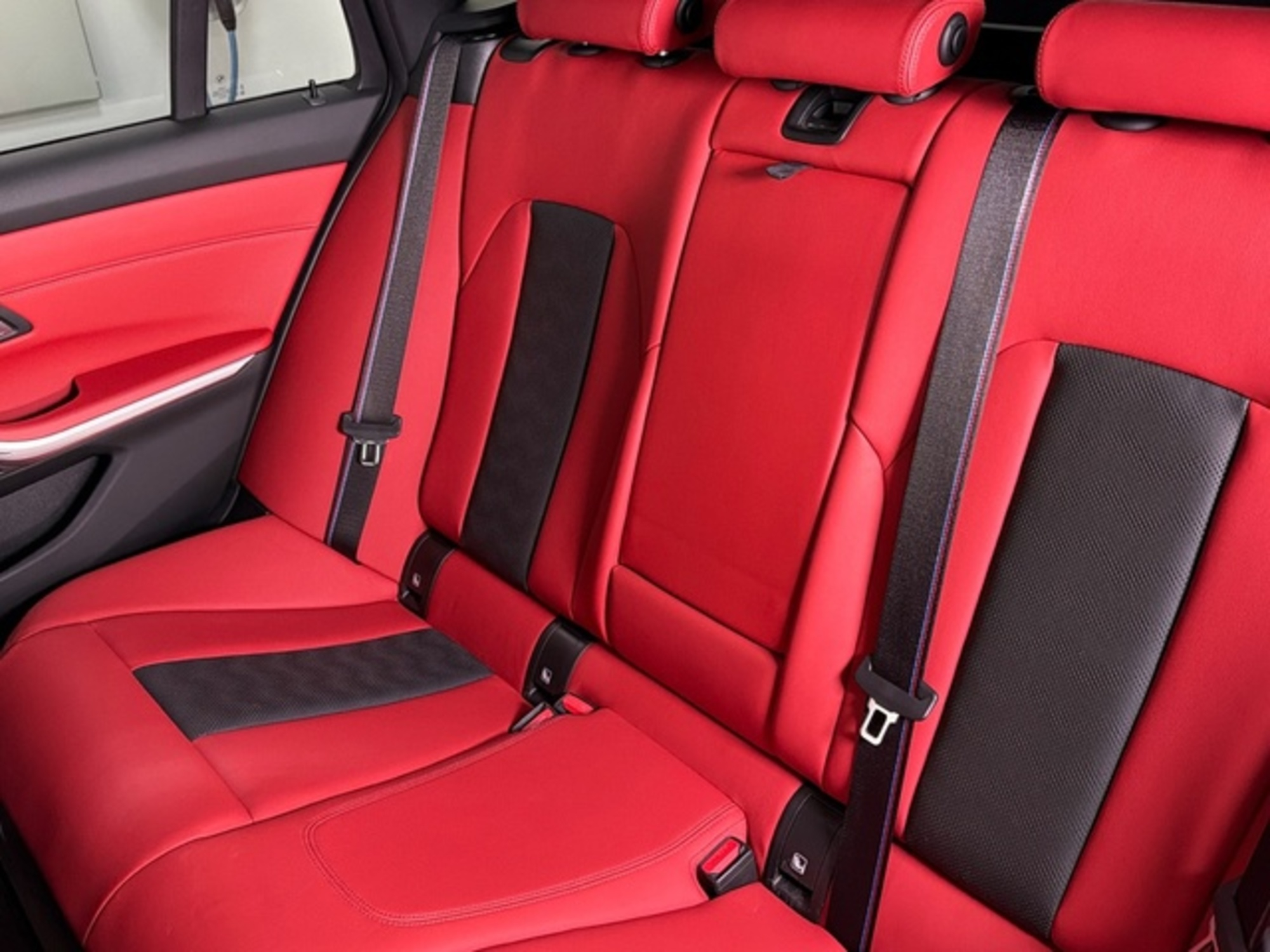 Renting BMW M M3 Competition Touring xDrive 375 kW (510 CV) 1