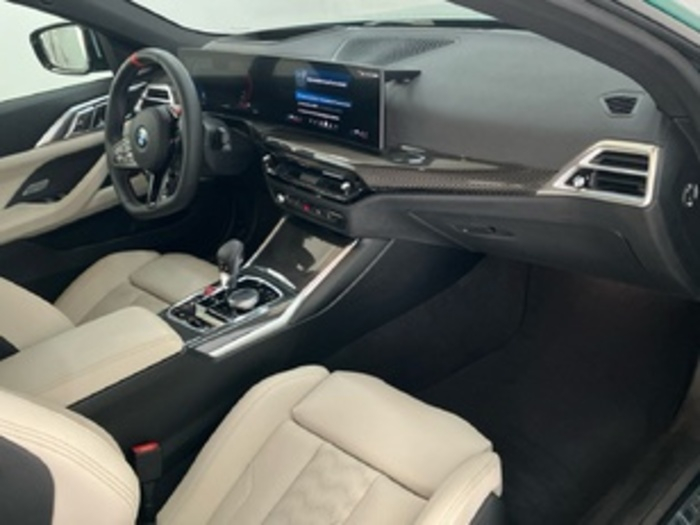 Renting BMW M M4 Cabrio XDrive Competition 390 kW (530 CV) 1