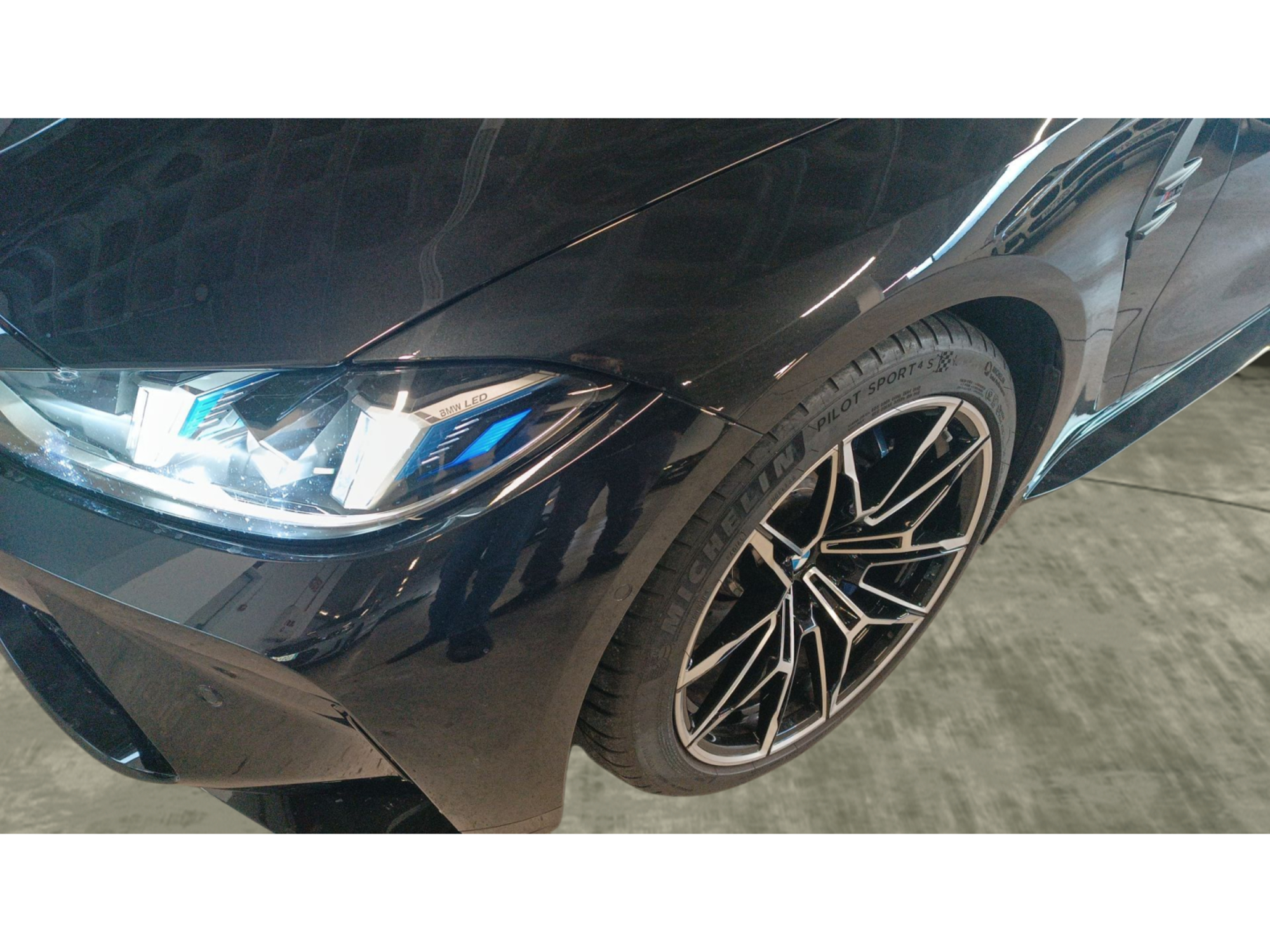 Renting BMW M M4 Cabrio XDrive Competition 390 kW (530 CV) 2