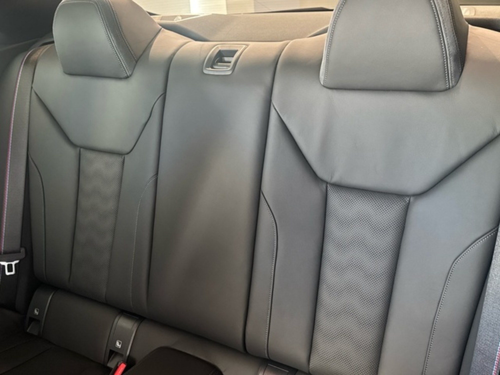Renting BMW M M4 Competition Coupé xDrive 390 kW (530 CV)