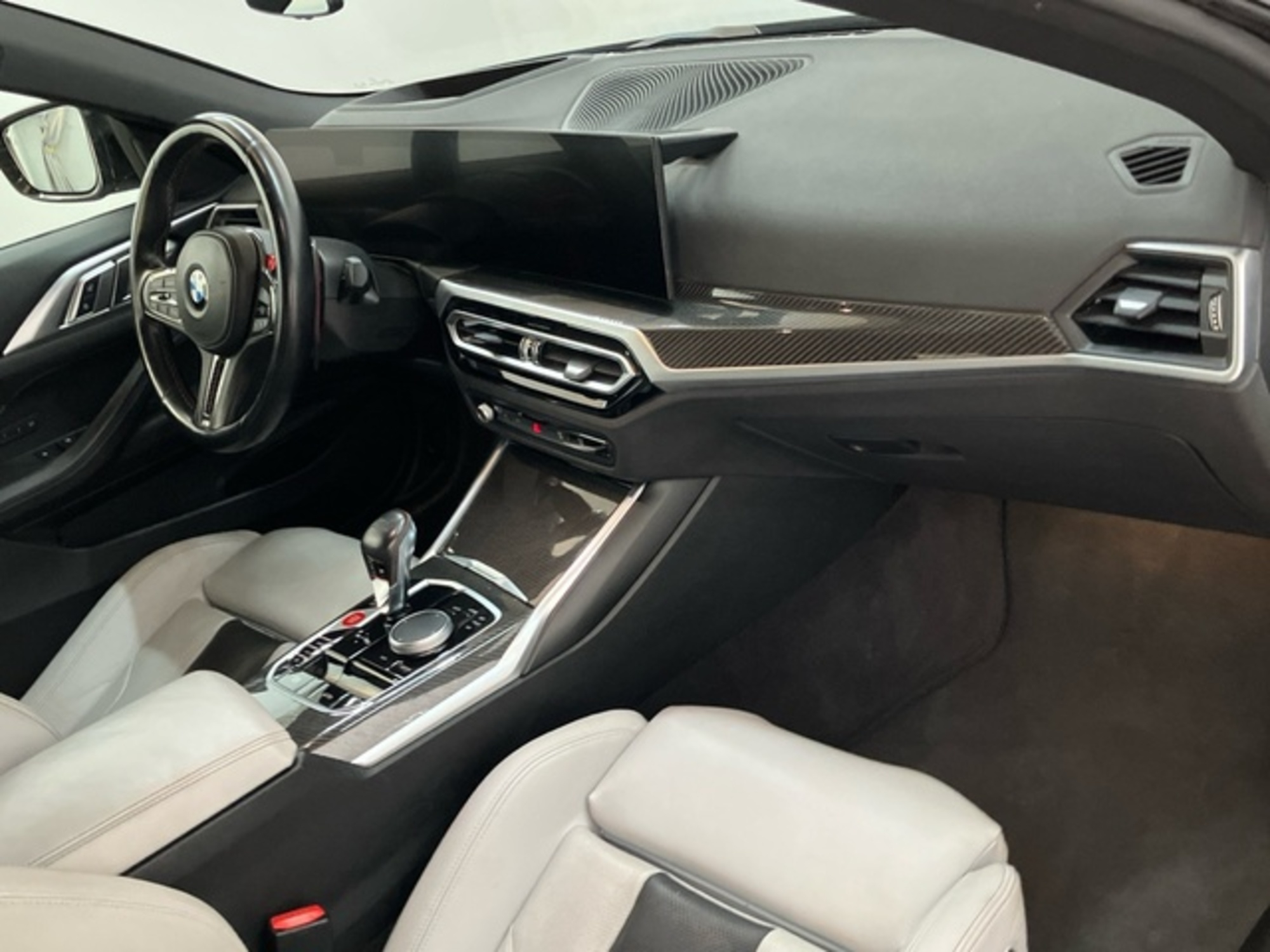 Renting BMW M M4 xDrive Cabrio Competition 375 kW (510 CV)