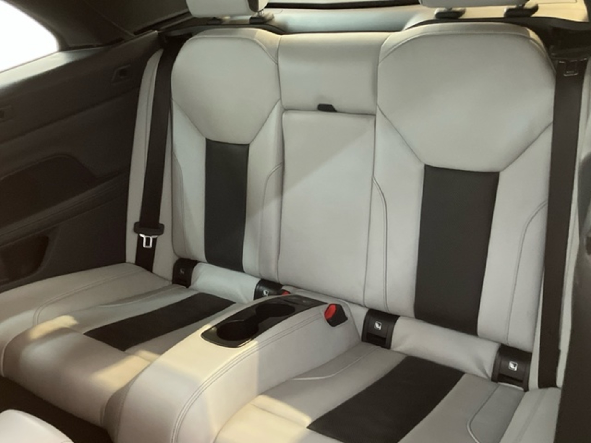 Renting BMW M M4 xDrive Cabrio Competition 375 kW (510 CV)