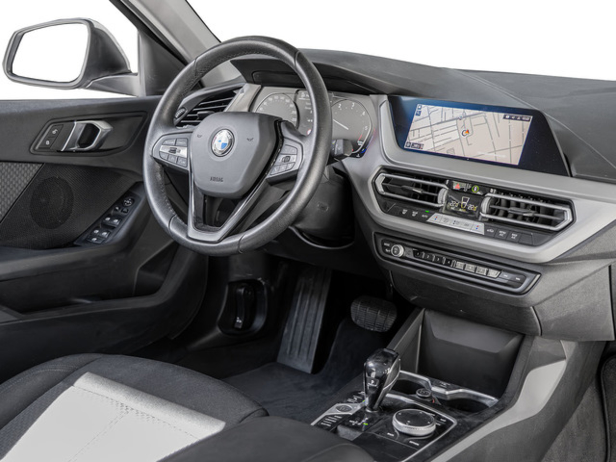 Renting BMW Serie 1 116d 85 kW (116 CV) 6 7