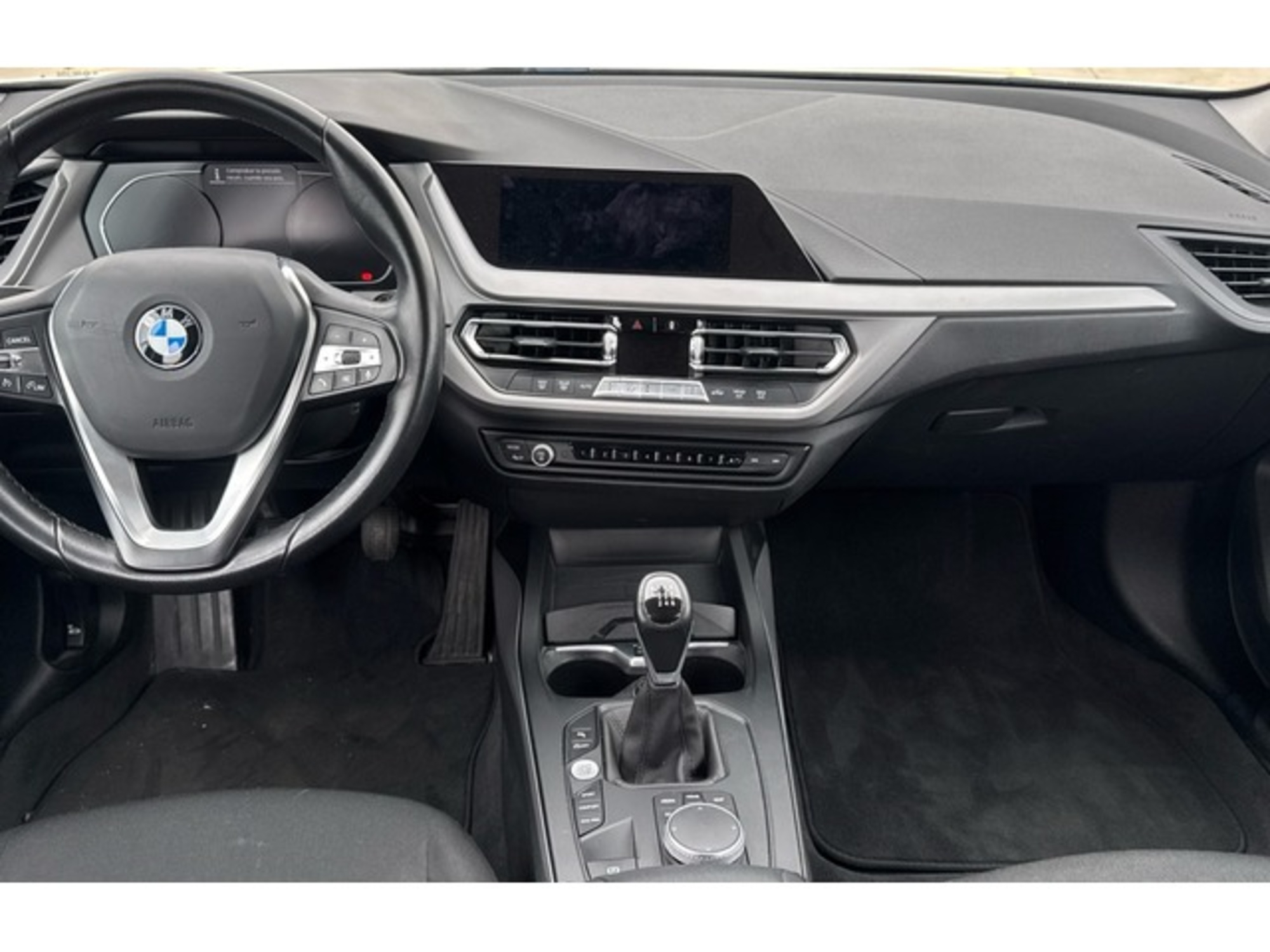 Renting BMW Serie 1 116d Business 85 kW (116 CV) 1