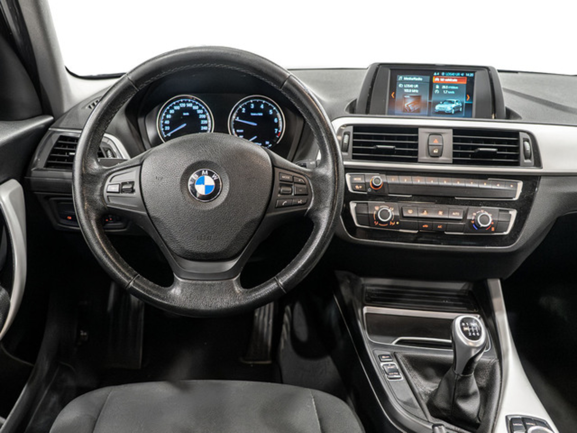 Renting BMW Serie 1 116i 80 kW (109 CV)