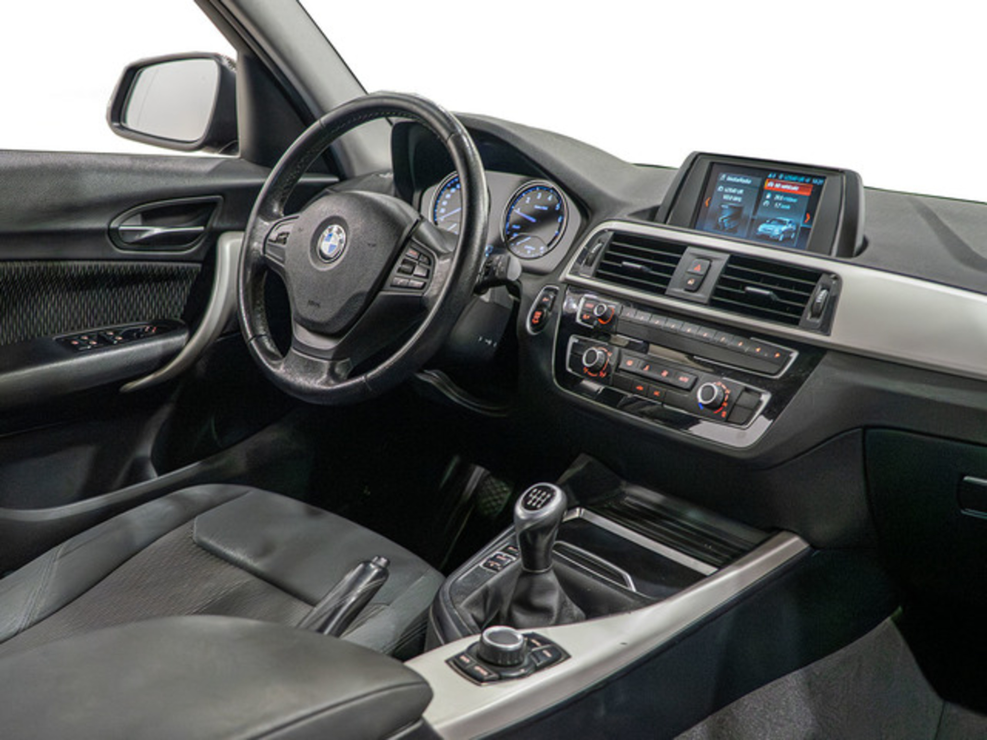 Renting BMW Serie 1 116i 80 kW (109 CV)