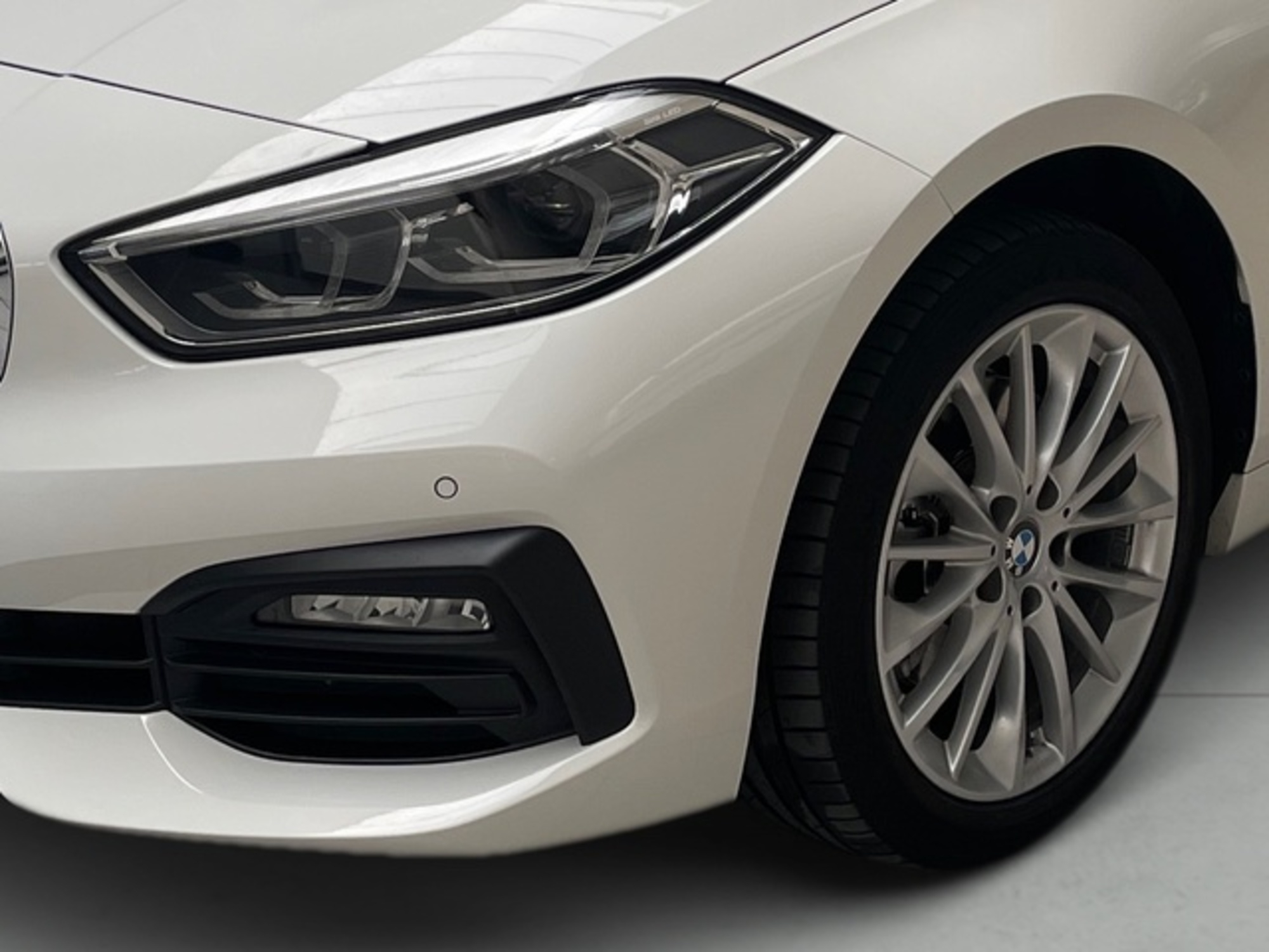 Renting BMW Serie 1 118d 110 kW (150 CV) 7