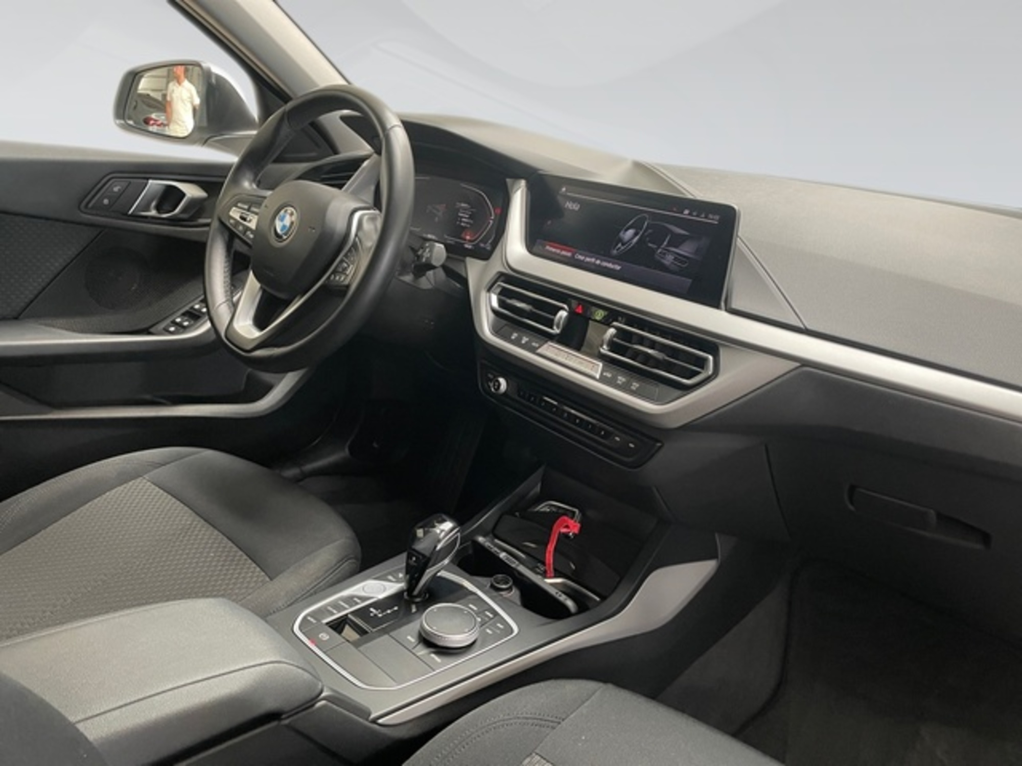 Renting BMW Serie 1 118d 110 kW (150 CV) 7