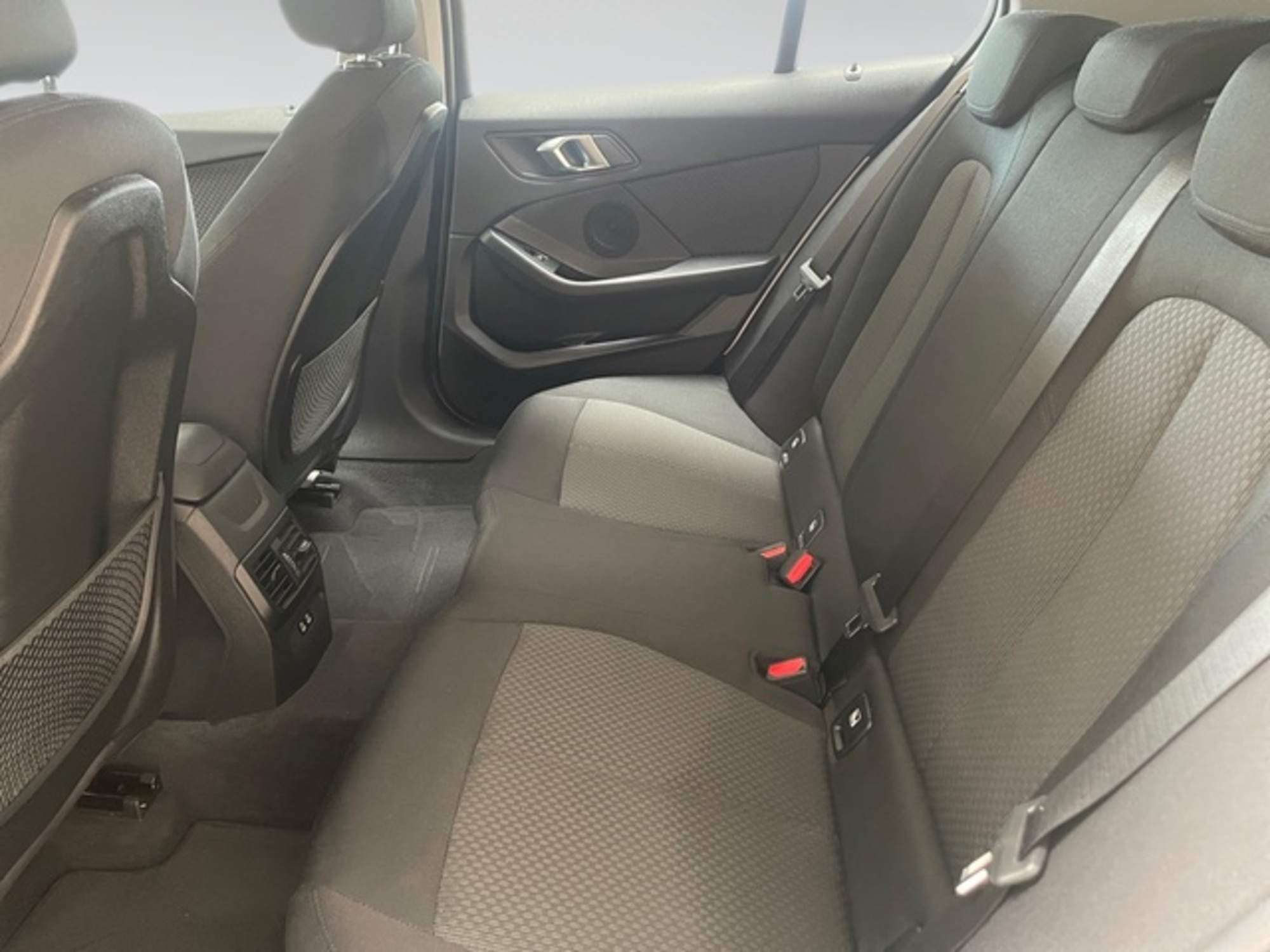 Renting BMW Serie 1 118d 110 kW (150 CV) 7
