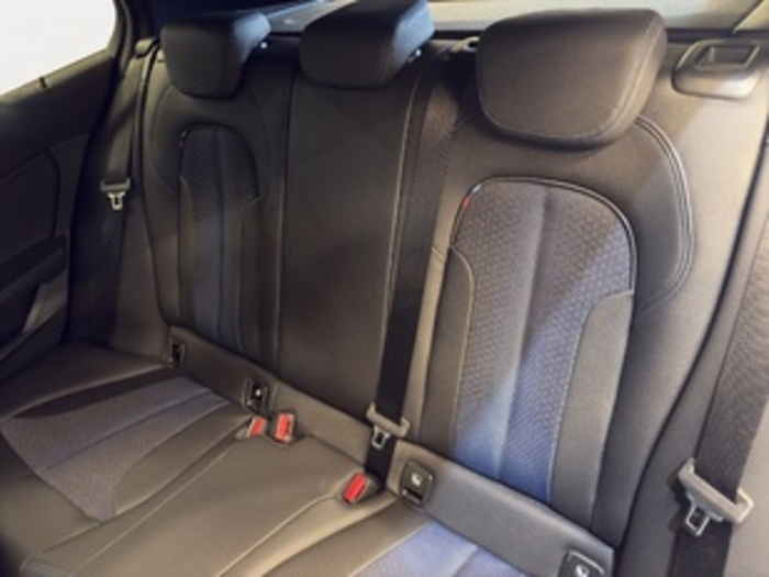 Renting BMW Serie 1 118d Business 110 kW (150 CV)