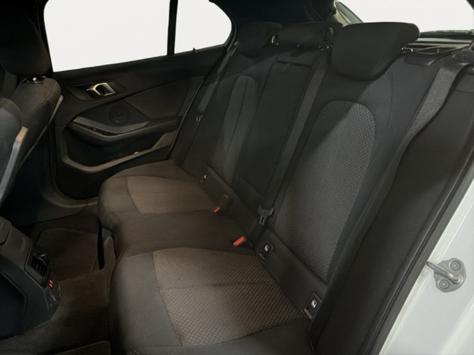 Renting BMW Serie 1 118d Business 110 kW (150 CV) 5