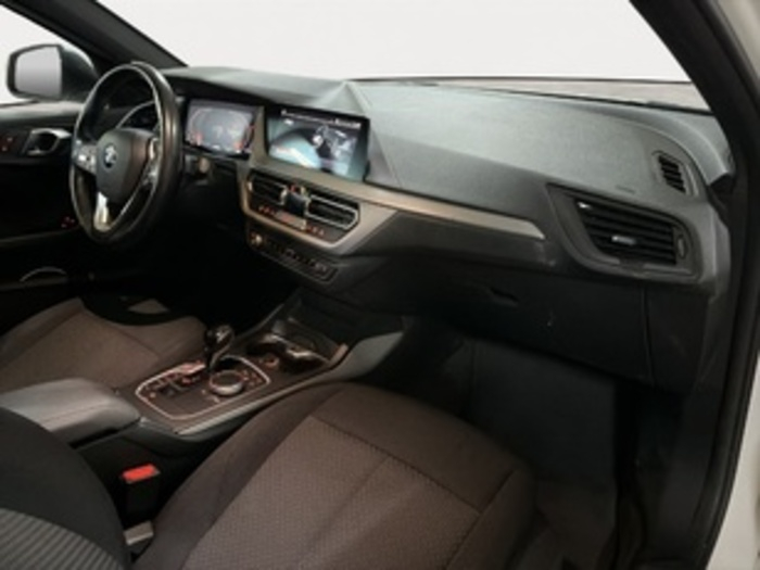 Renting BMW Serie 1 118d Business 110 kW (150 CV) 5