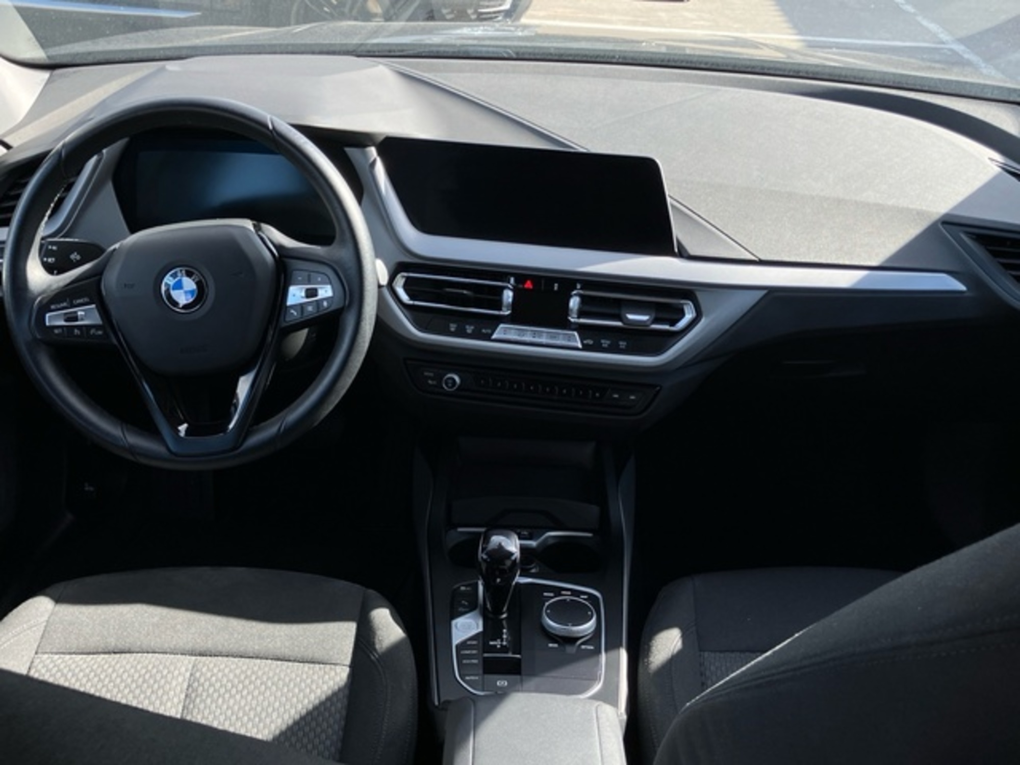 Renting BMW Serie 1 118d Business 110 kW (150 CV) 5 6