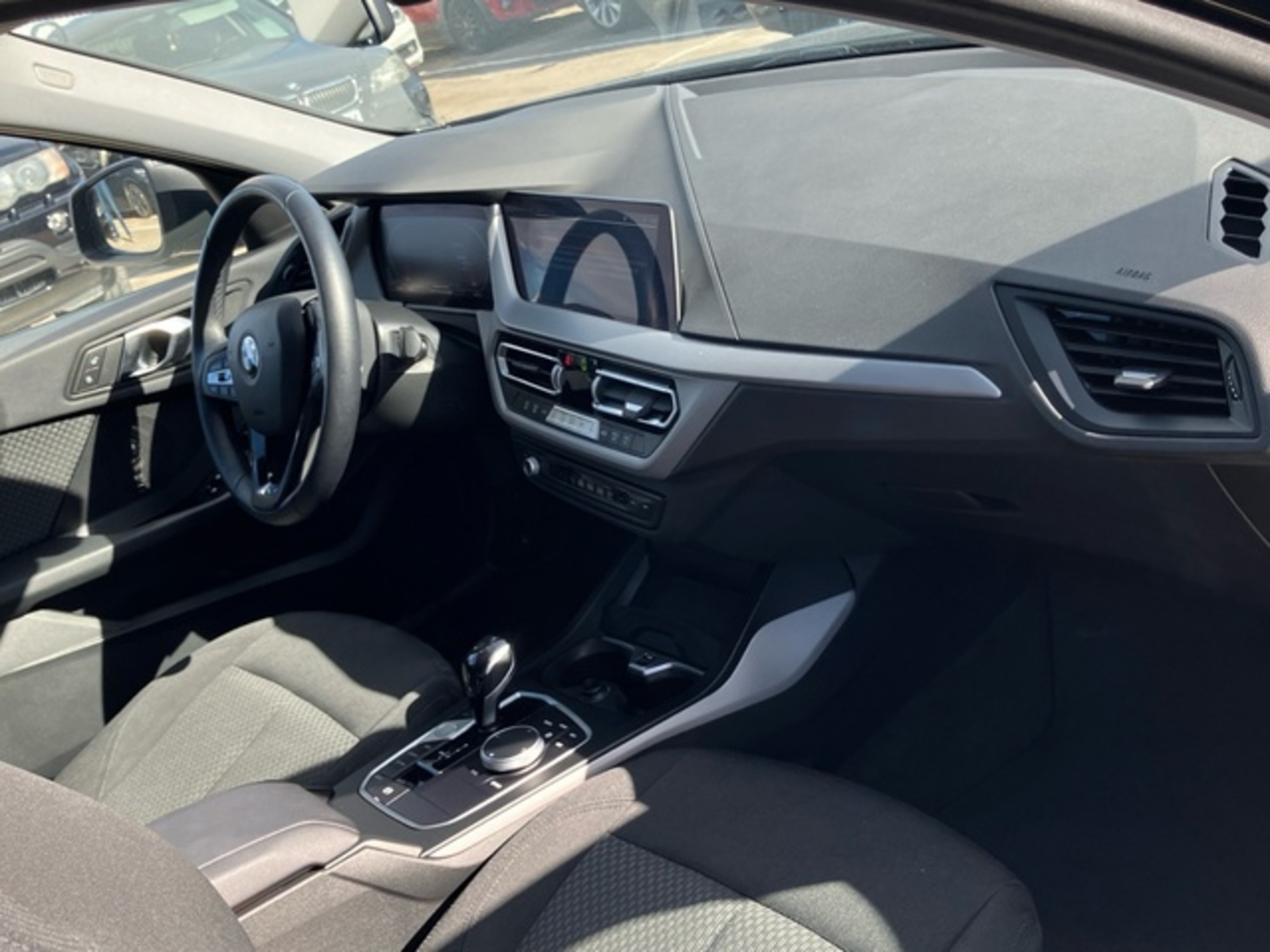 Renting BMW Serie 1 118d Business 110 kW (150 CV) 5 6
