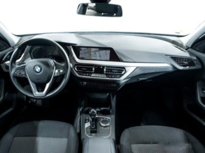 Renting BMW Serie 1 118d Business 110 kW (150 CV) 5 4