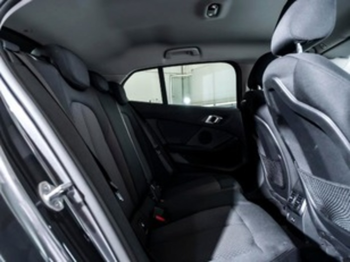 Renting BMW Serie 1 118d Business 110 kW (150 CV) 5 4
