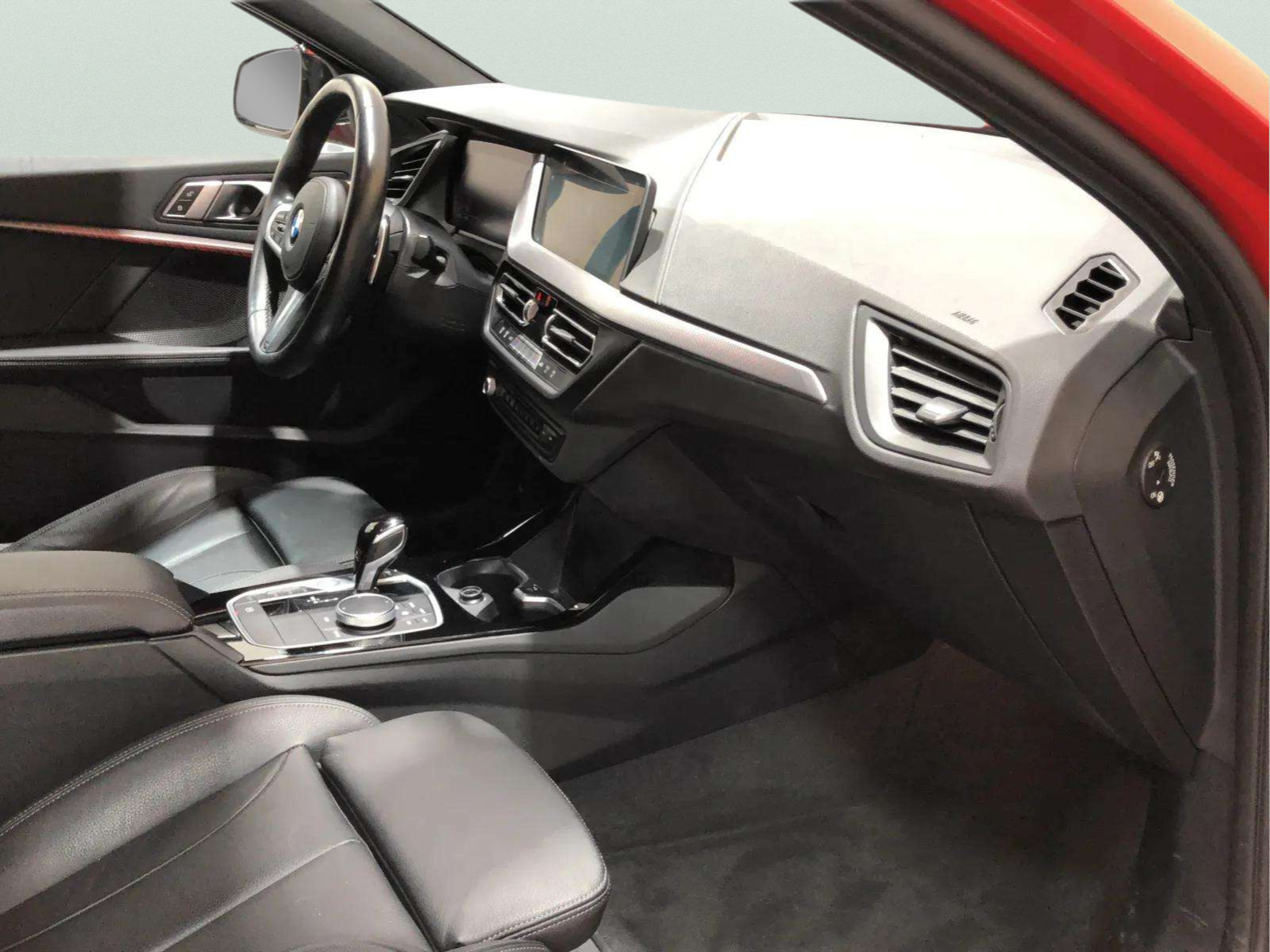 Renting BMW Serie 1 118d Business 110 kW (150 CV) 6 6
