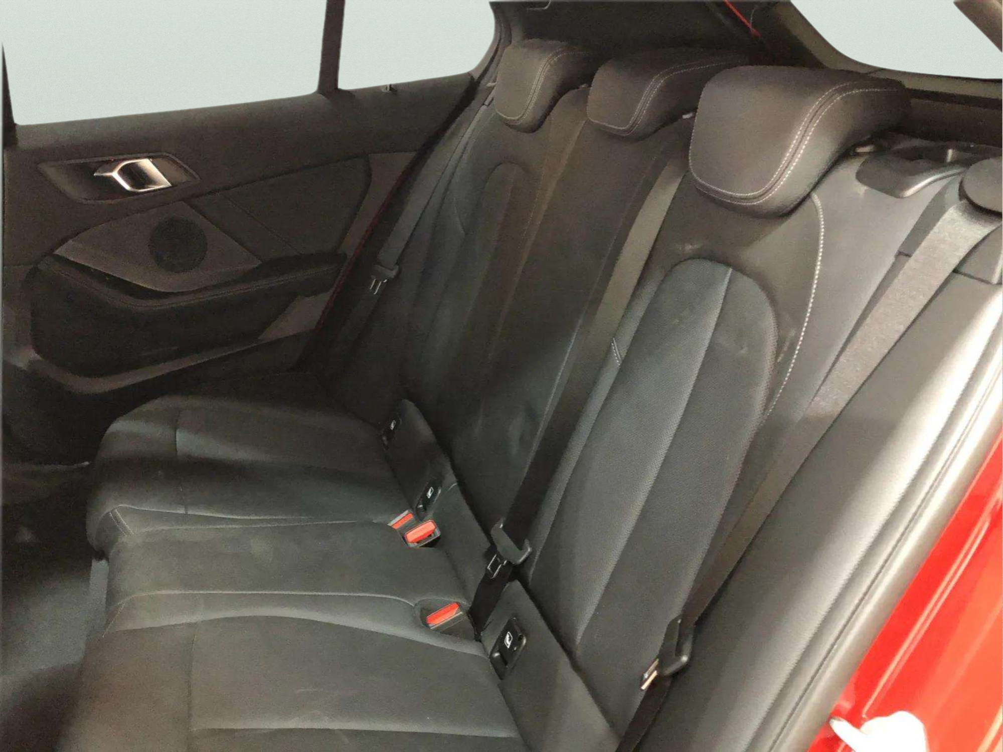 Renting BMW Serie 1 118d Business 110 kW (150 CV) 6 6