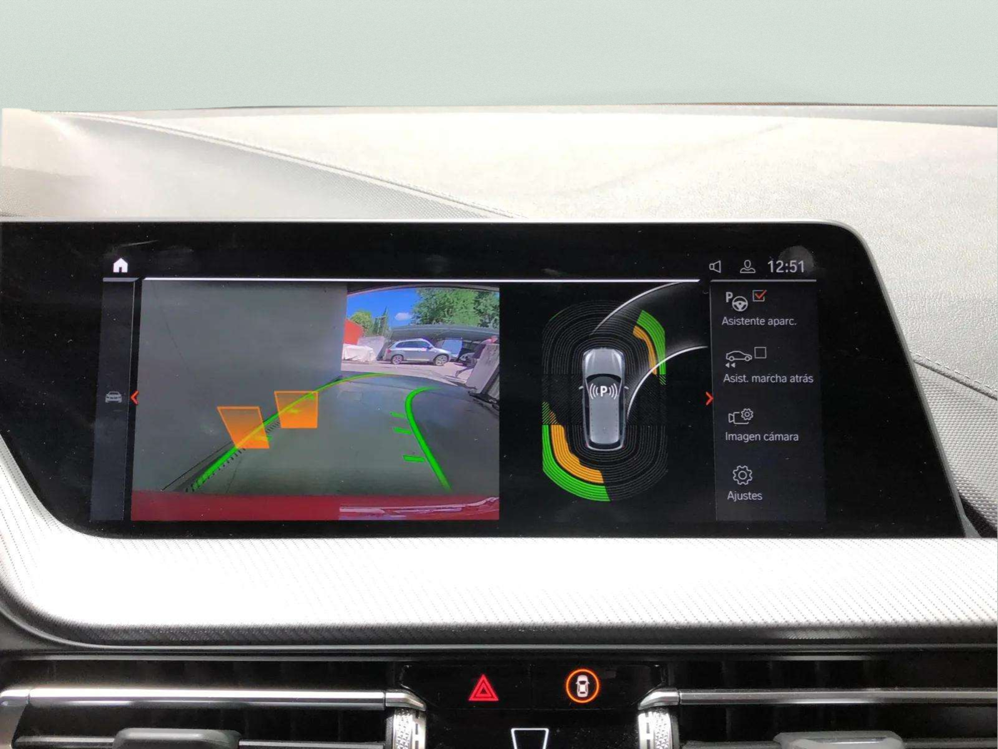 Renting BMW Serie 1 118d Business 110 kW (150 CV) 6 6