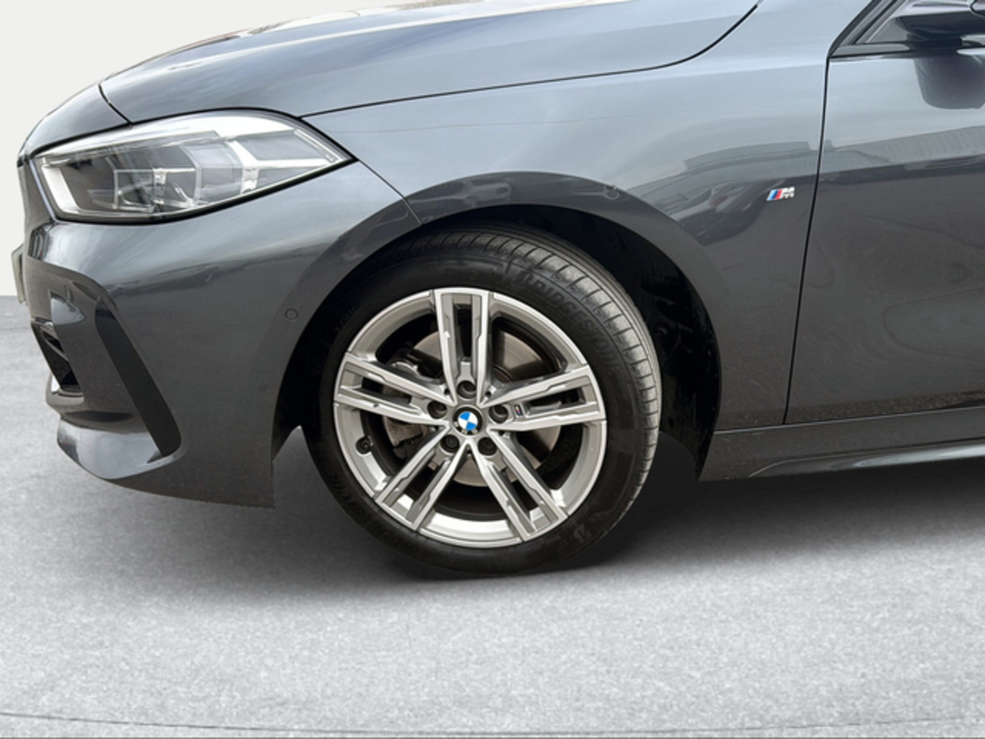 Renting BMW Serie 1 118d Business 110 kW (150 CV) 7 3