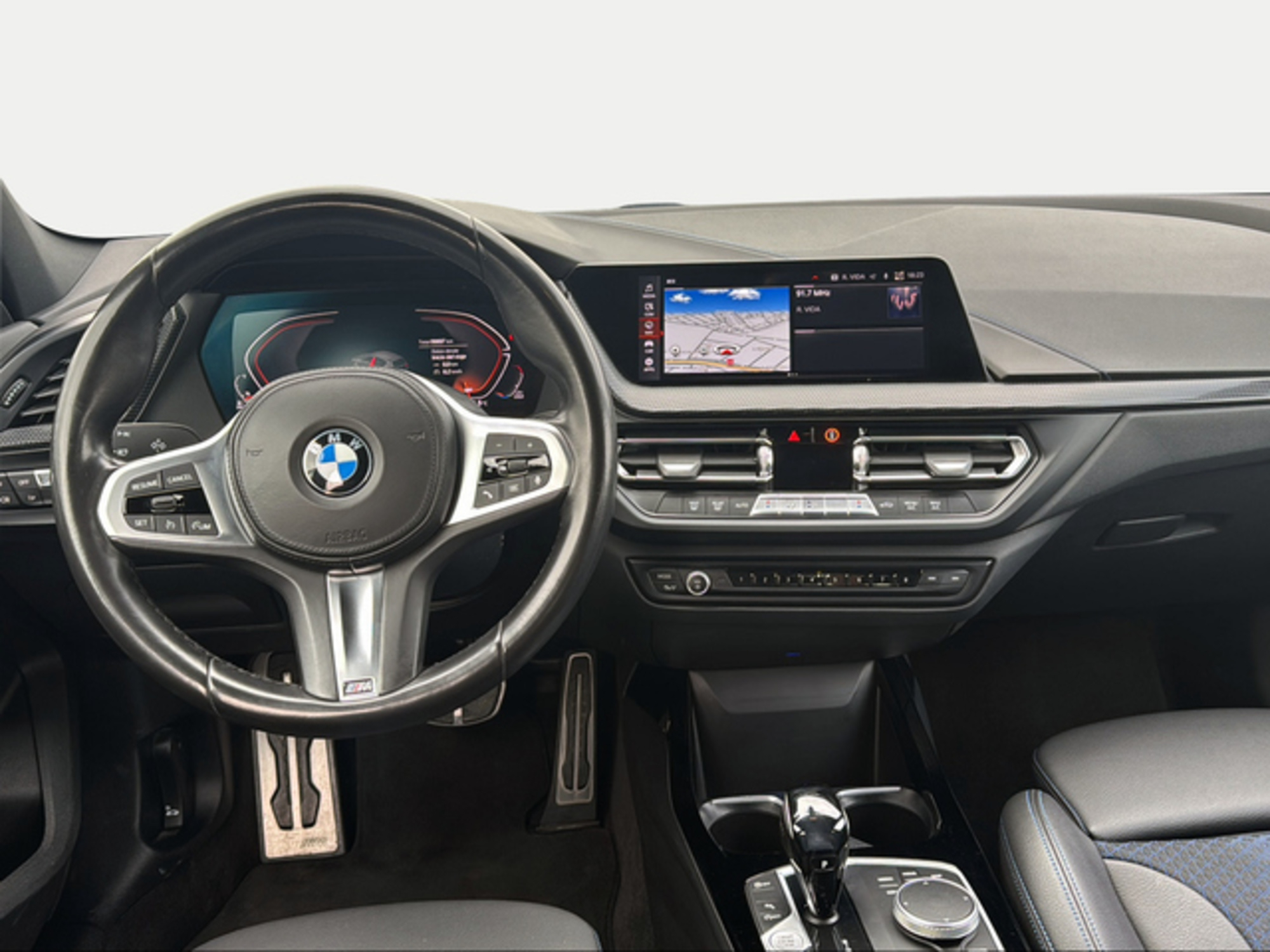 Renting BMW Serie 1 118d Business 110 kW (150 CV) 7 3