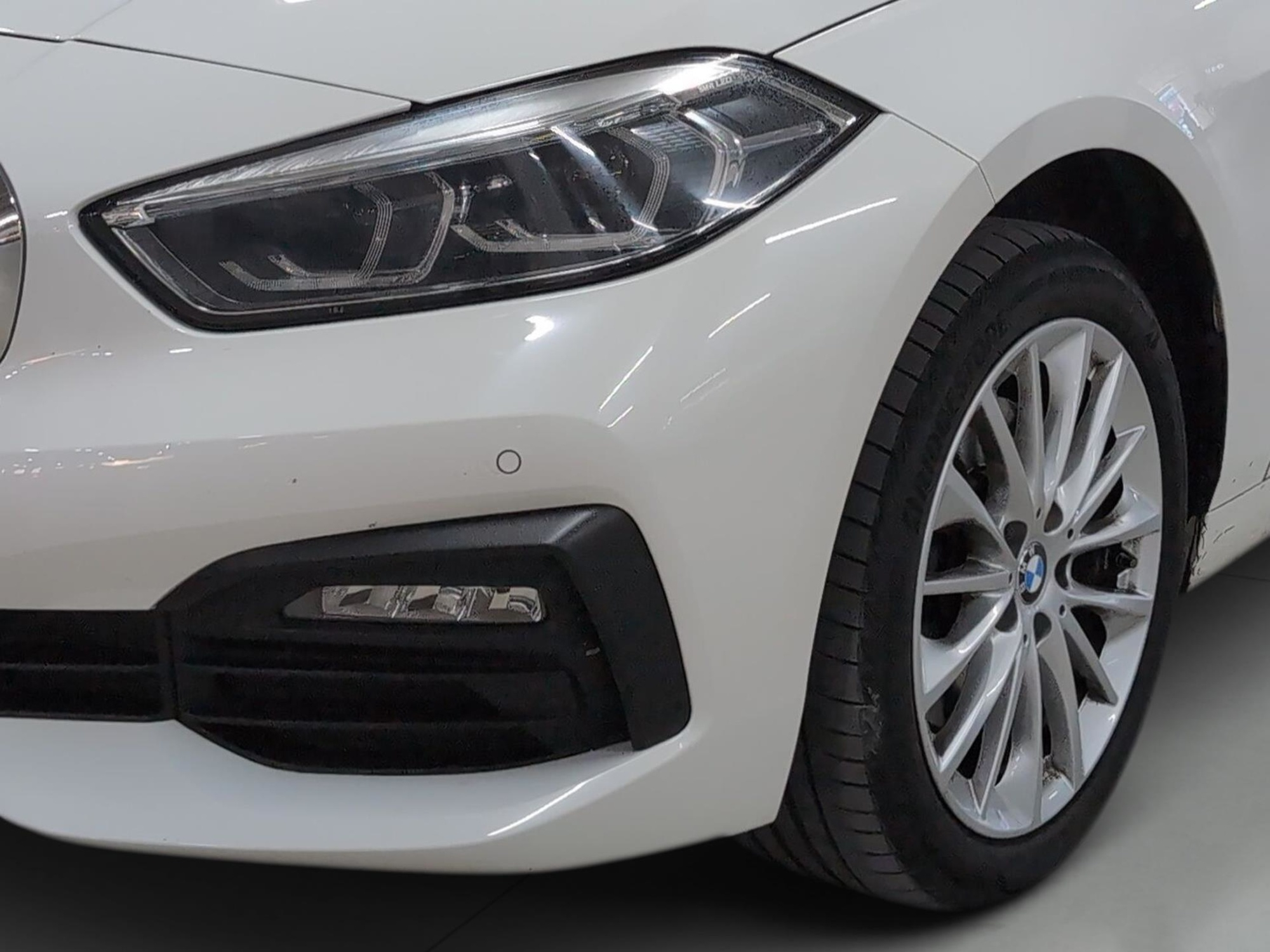 Renting BMW Serie 1 118i 103 kW (140 CV) 11