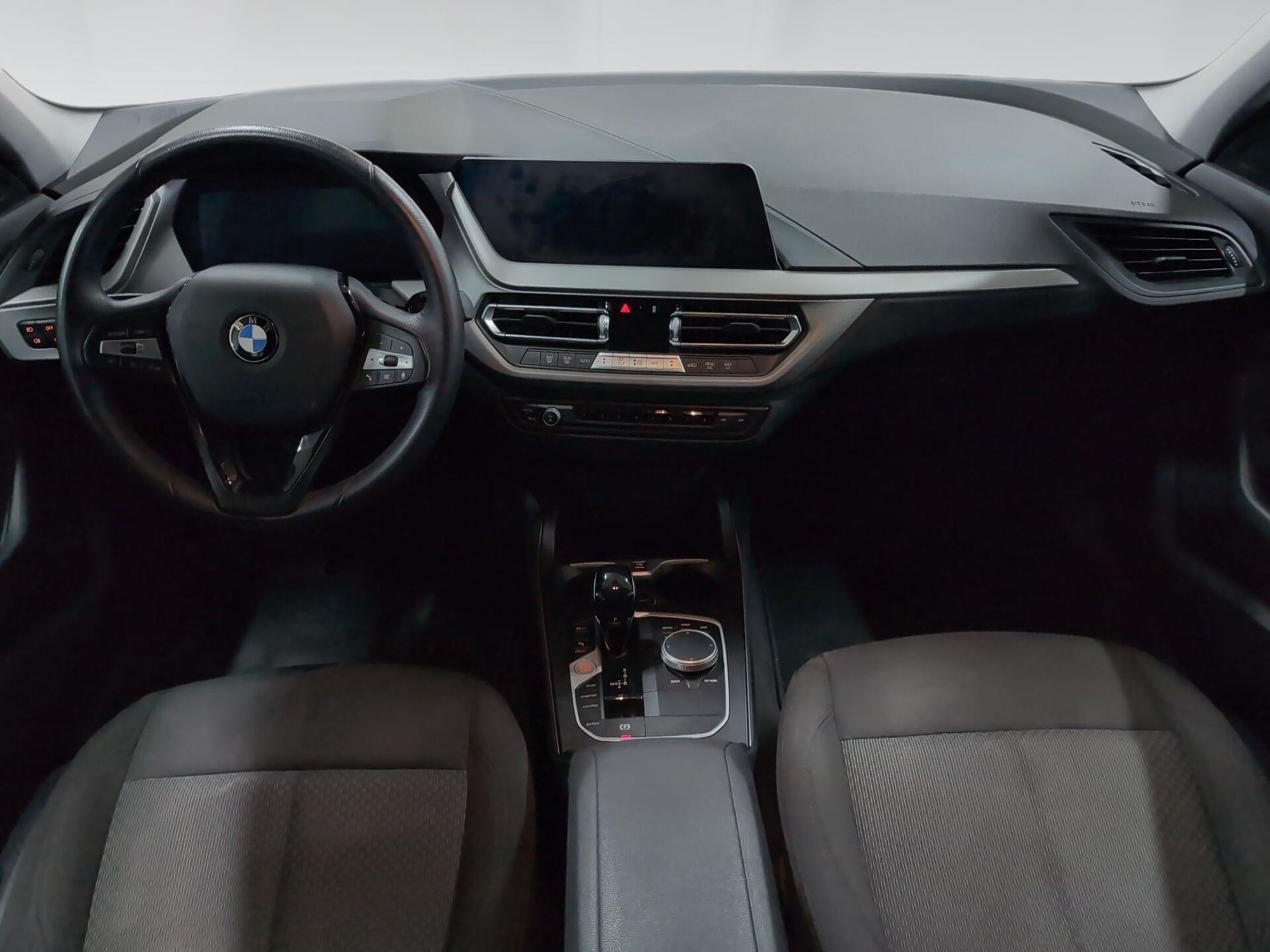 Renting BMW Serie 1 118i 103 kW (140 CV) 11