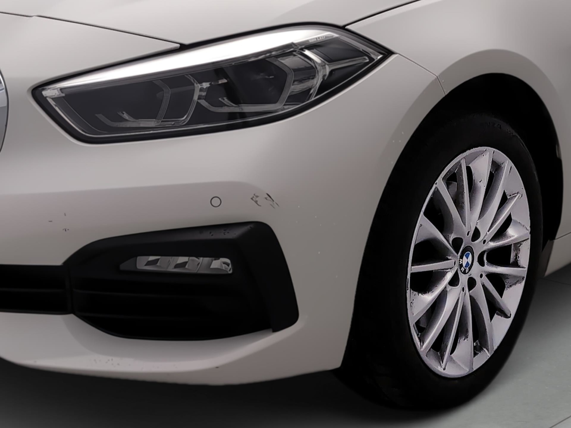Renting BMW Serie 1 118i 103 kW (140 CV) 12