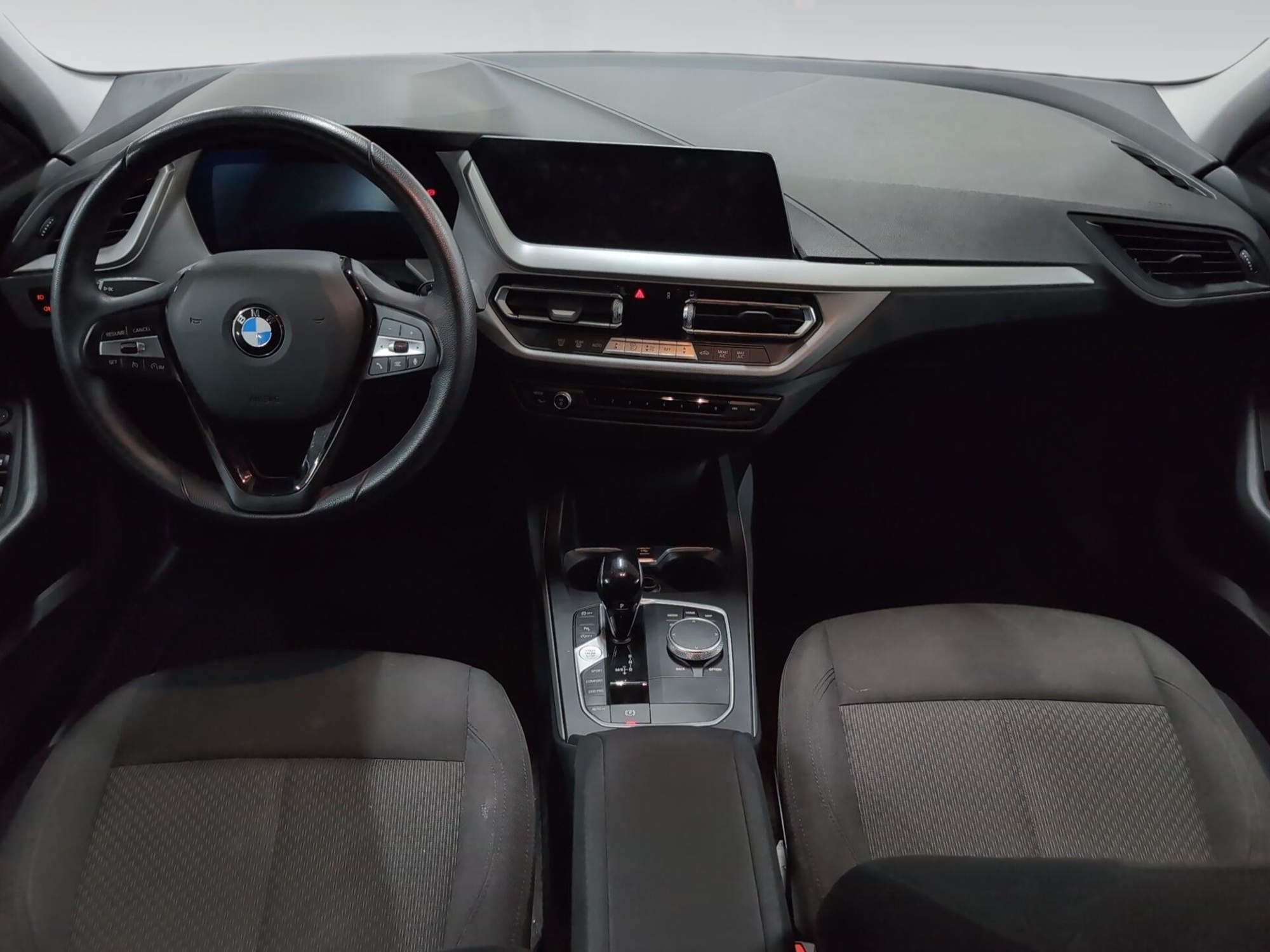Renting BMW Serie 1 118i 103 kW (140 CV) 12 1