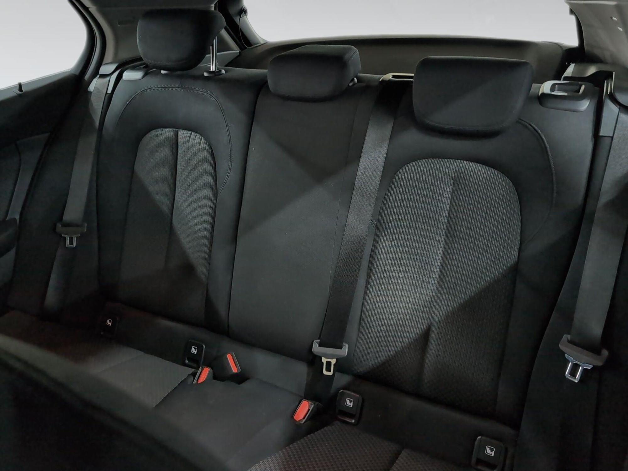 Renting BMW Serie 1 118i 103 kW (140 CV) 12 1