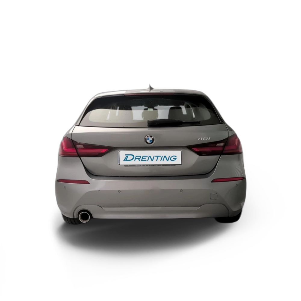Renting BMW Serie 1 118i 103 kW (140 CV) 12 3