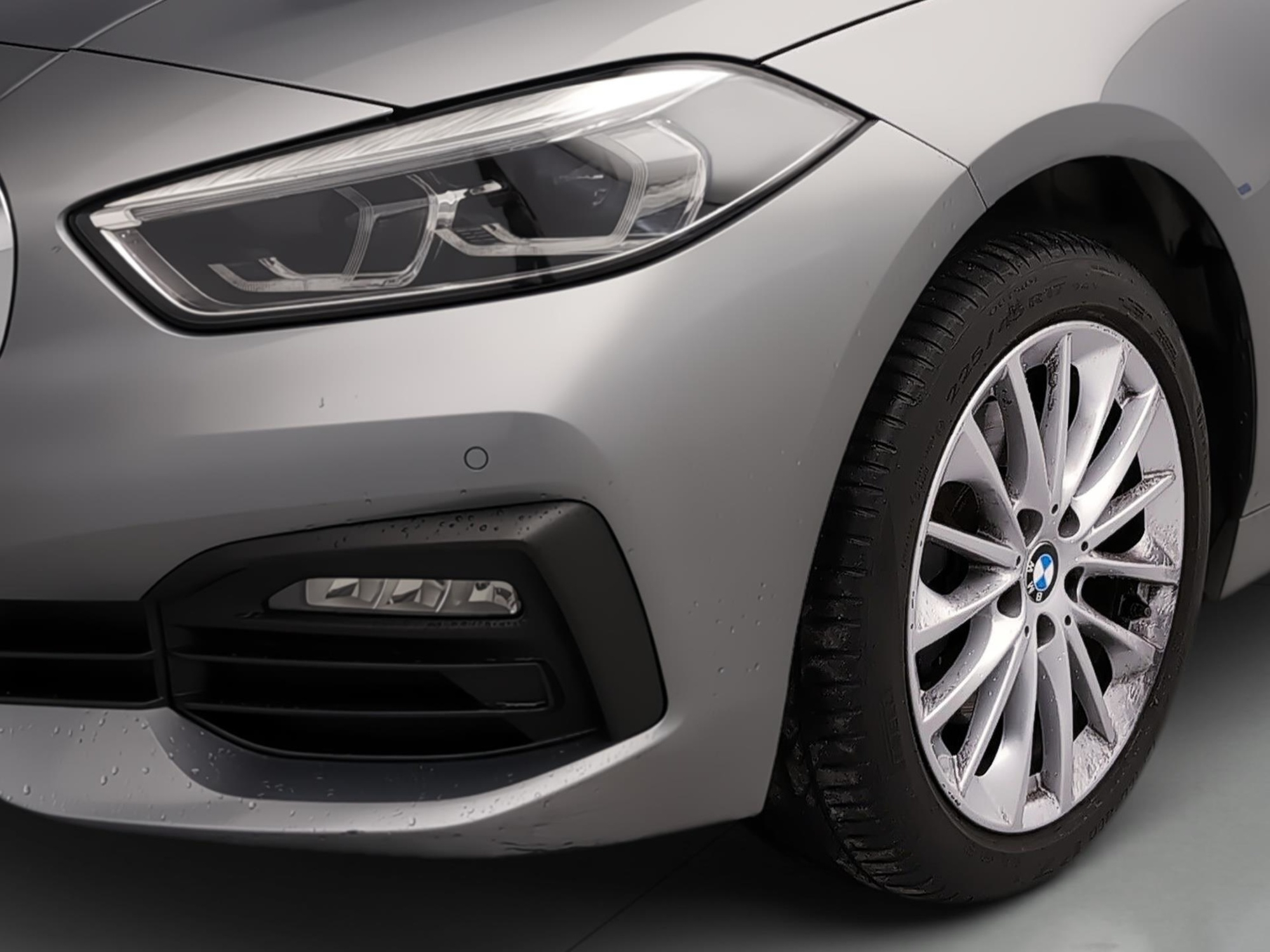 Renting BMW Serie 1 118i 103 kW (140 CV) 12 3