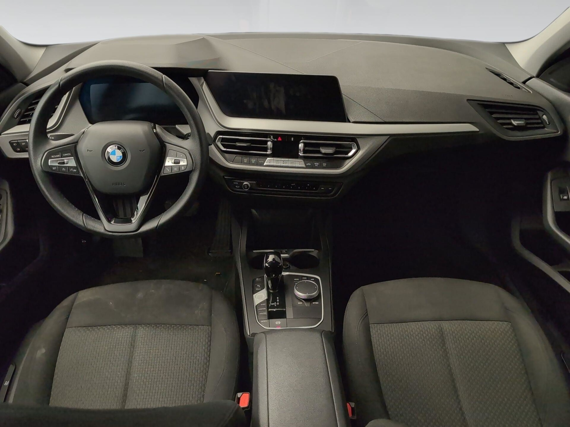Renting BMW Serie 1 118i 103 kW (140 CV) 12 3