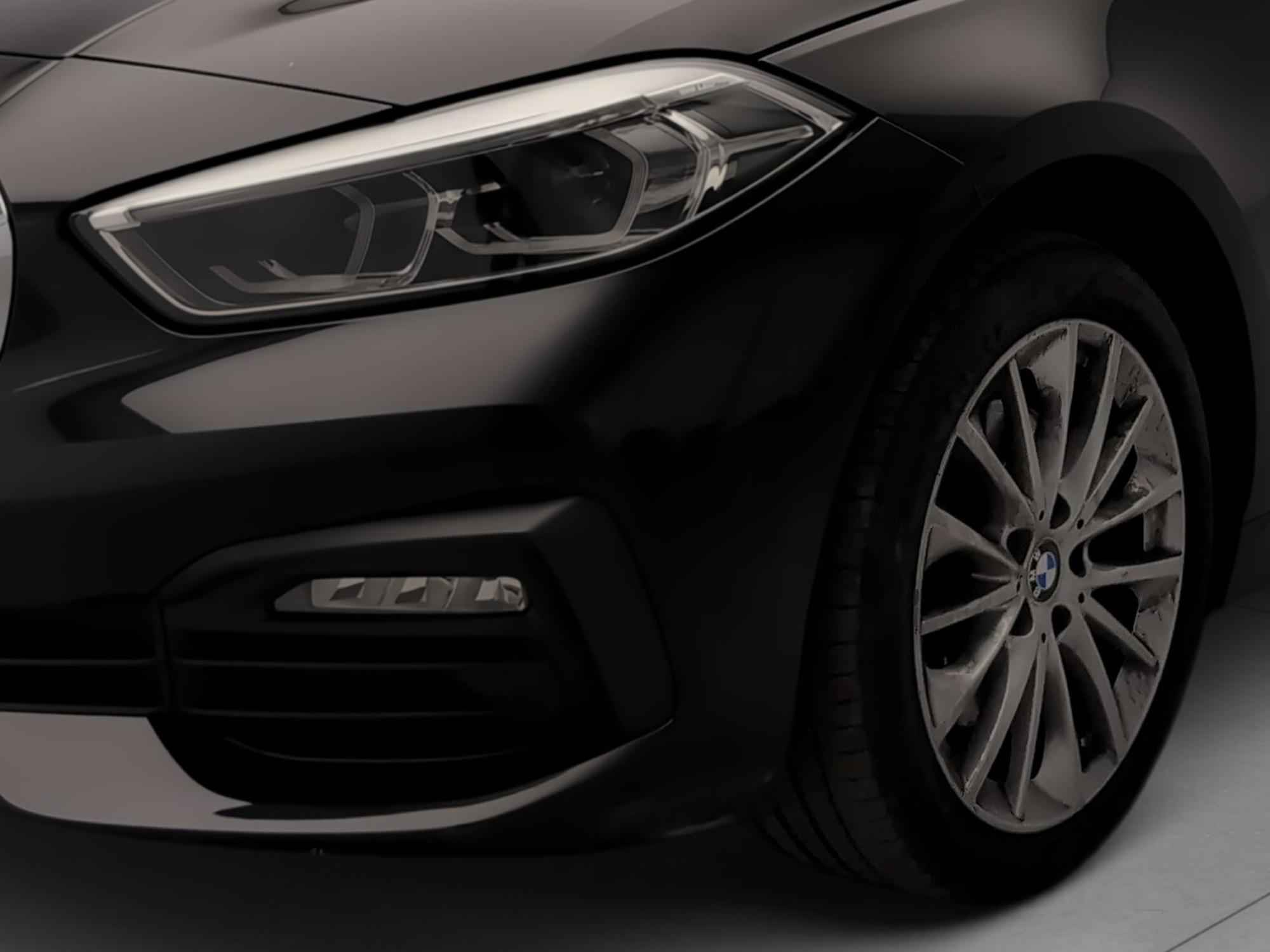 Renting BMW Serie 1 118i 103 kW (140 CV) 12 6