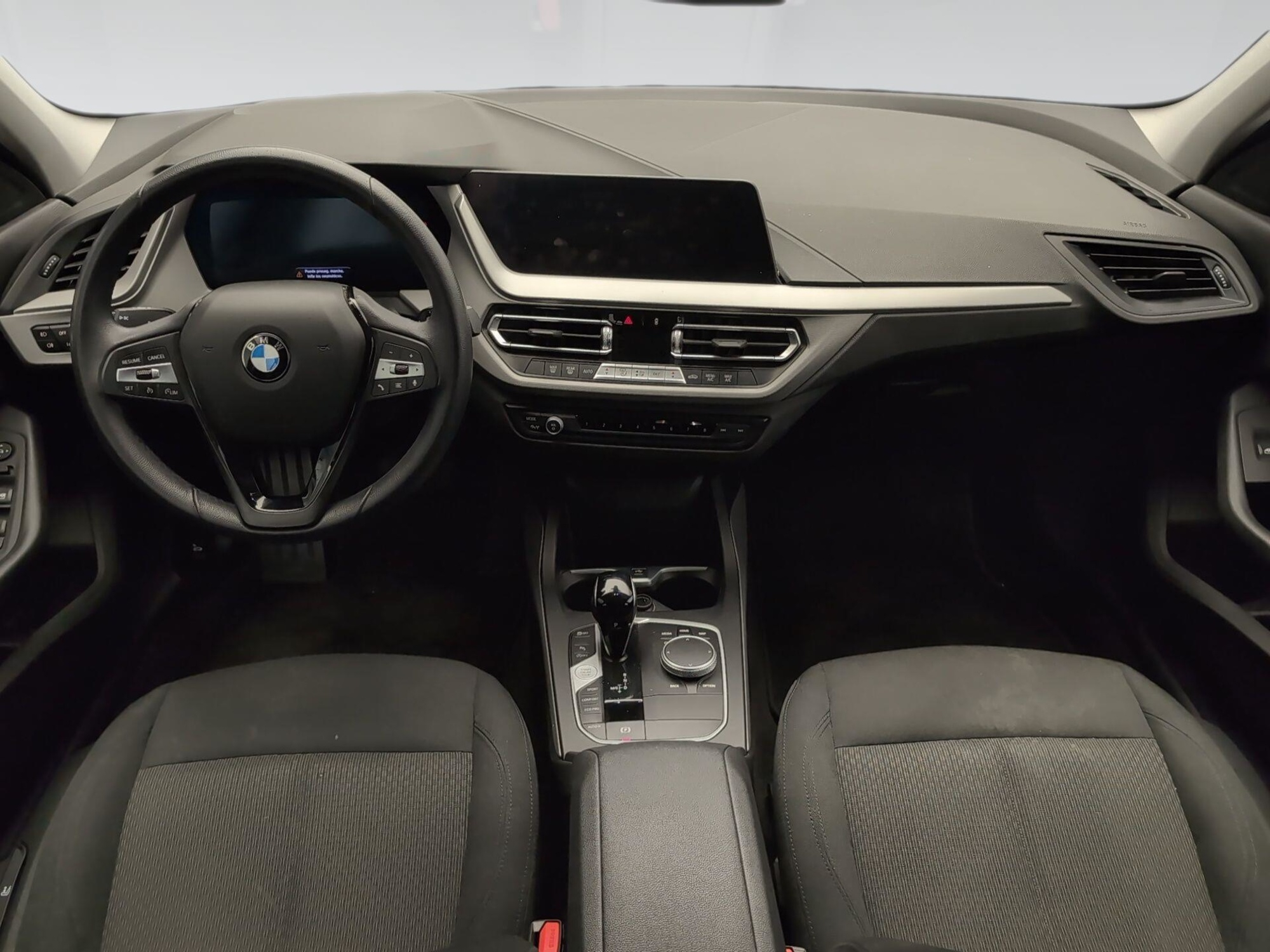 Renting BMW Serie 1 118i 103 kW (140 CV) 12 6