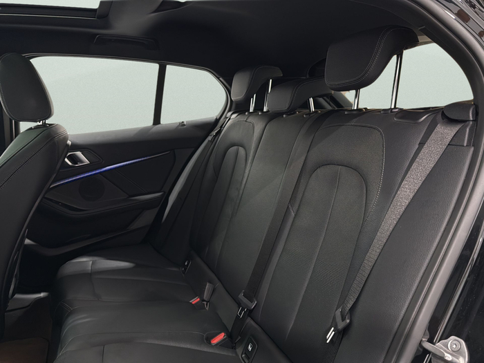 Renting BMW Serie 1 118i 103 kW (140 CV) 13 1