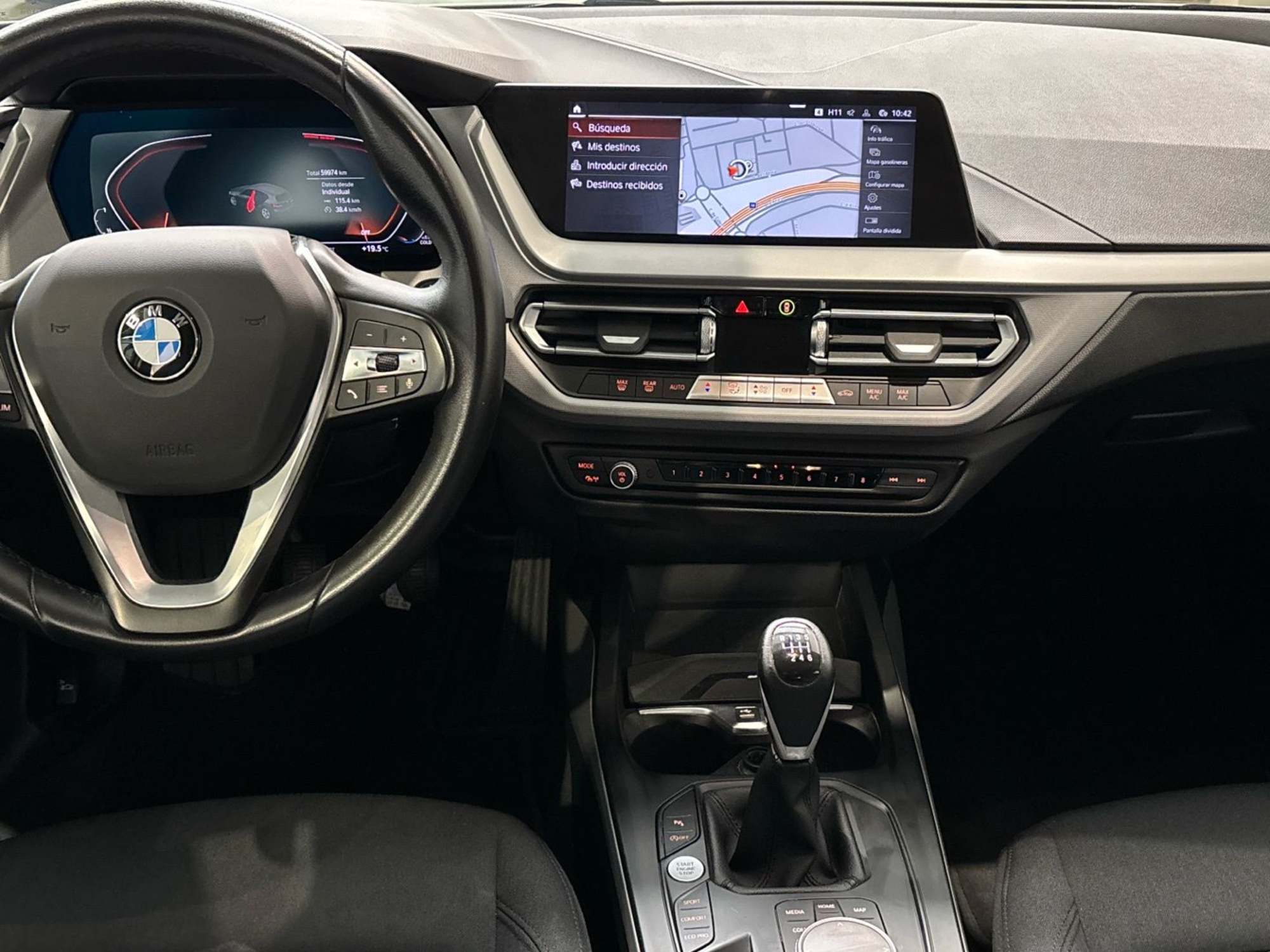 Renting BMW Serie 1 118i 103 kW (140 CV) 14 3
