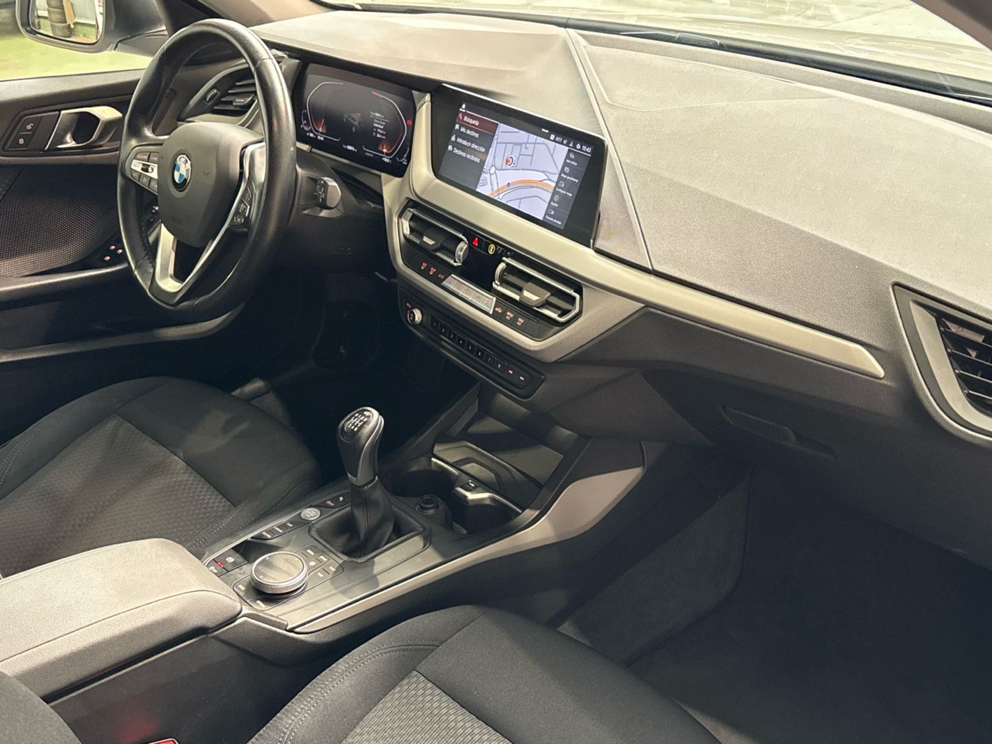 Renting BMW Serie 1 118i 103 kW (140 CV) 14 3