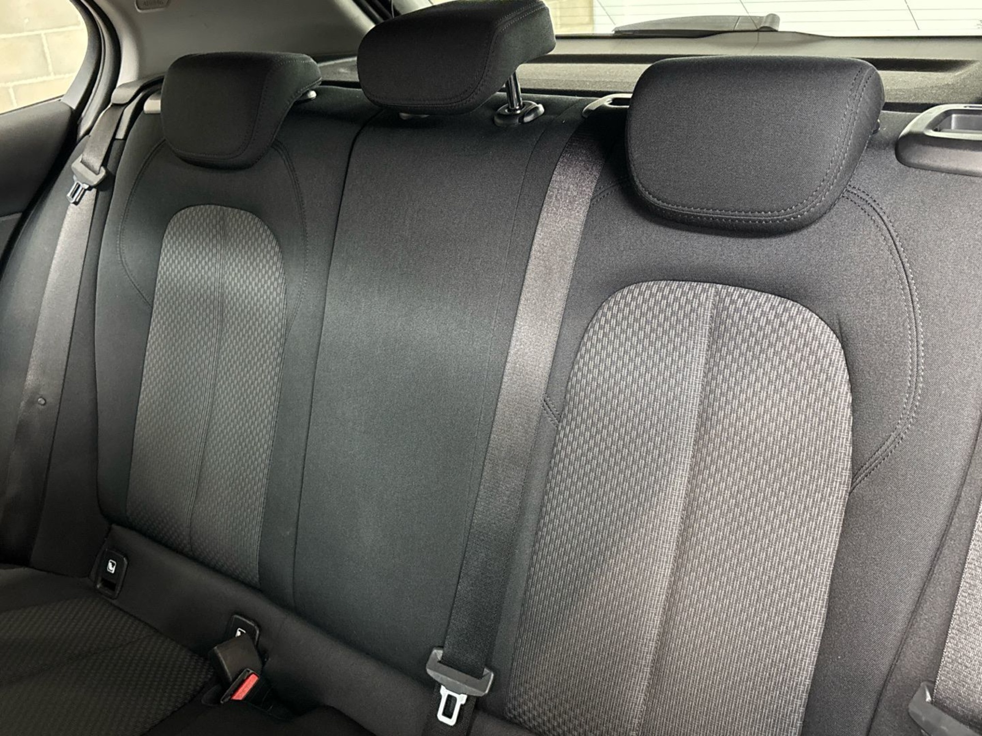 Renting BMW Serie 1 118i 103 kW (140 CV) 14 3