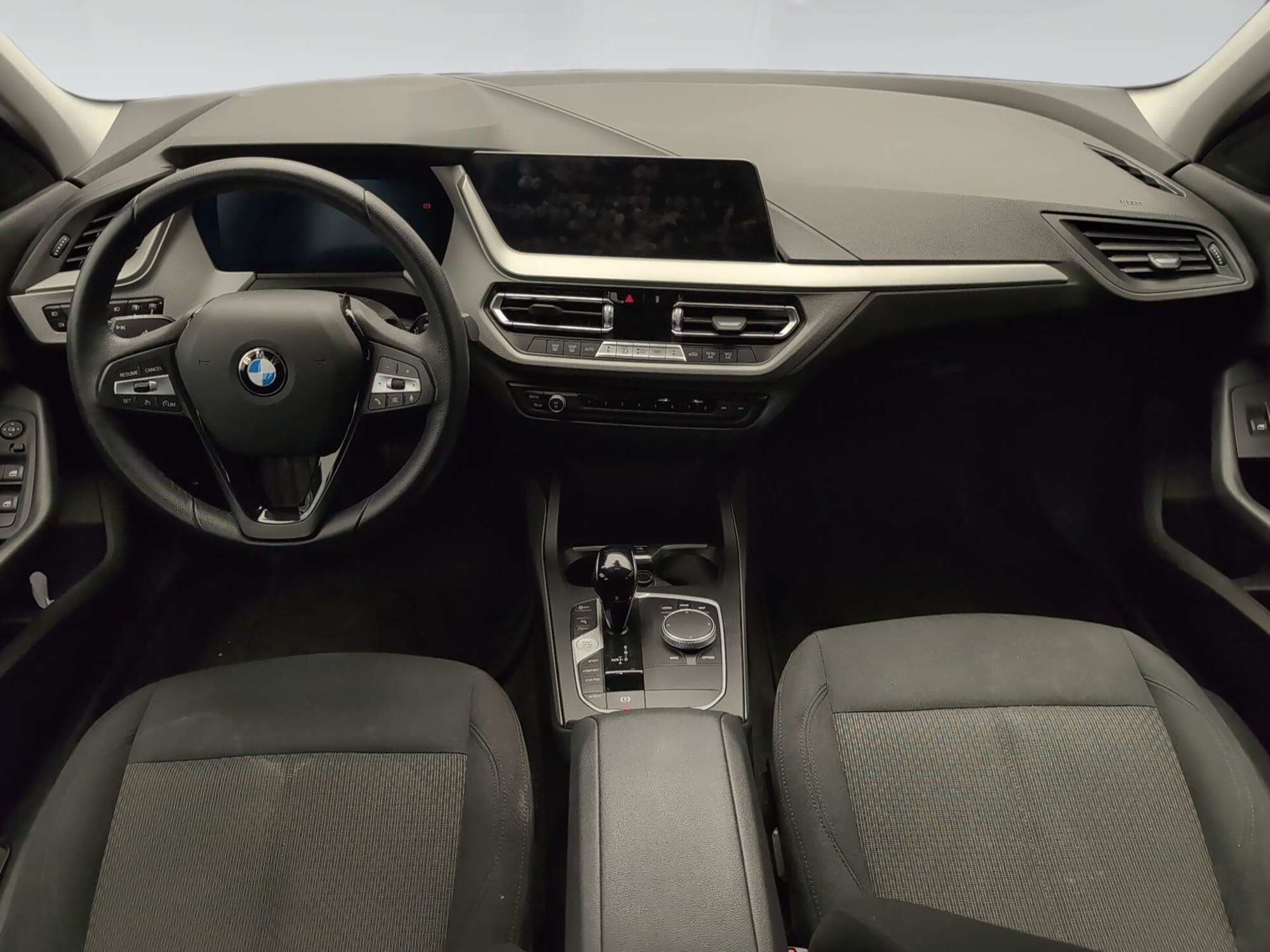 Renting BMW Serie 1 118i 103 kW (140 CV) 6 5