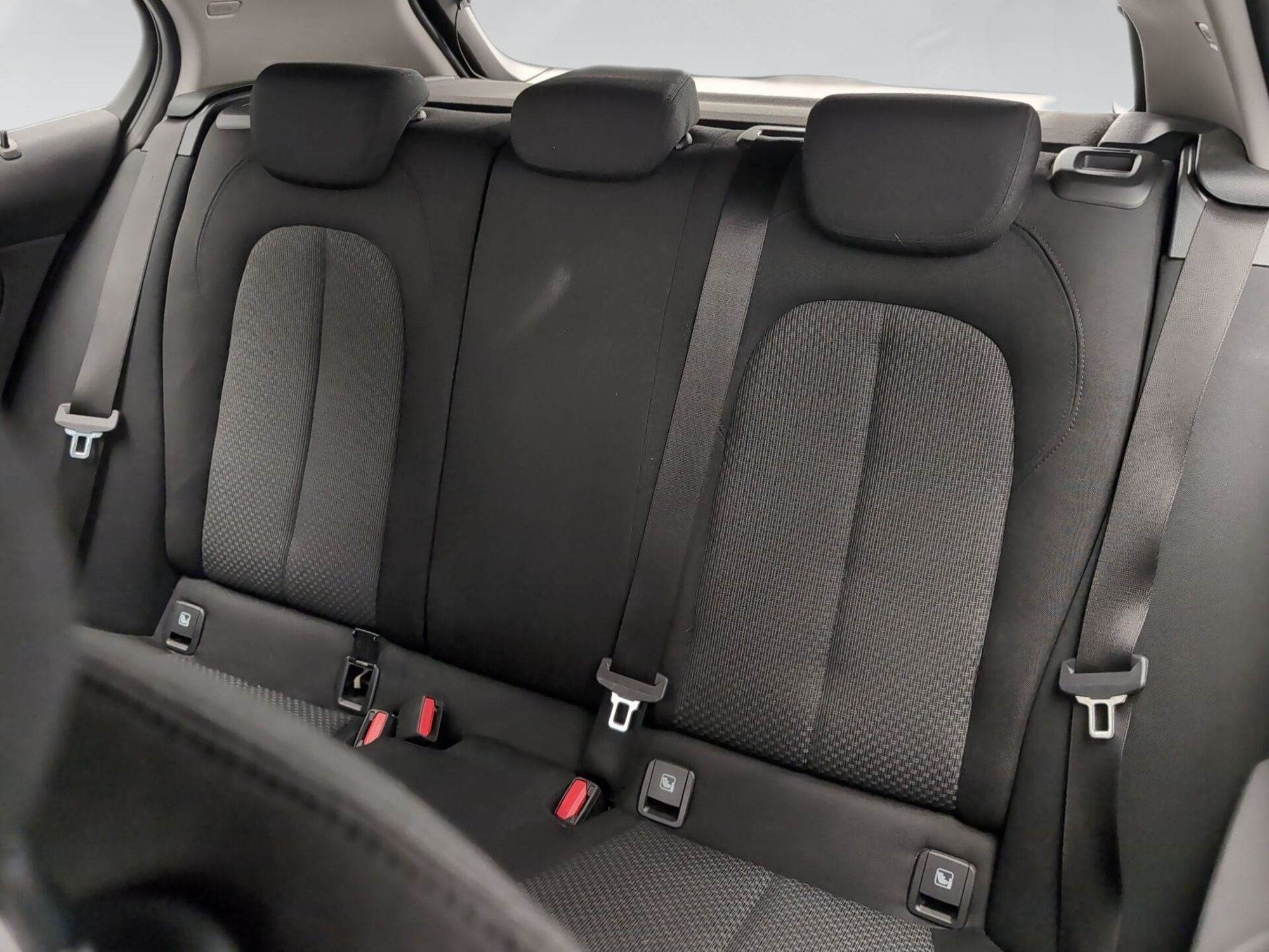 Renting BMW Serie 1 118i 103 kW (140 CV) 6 5