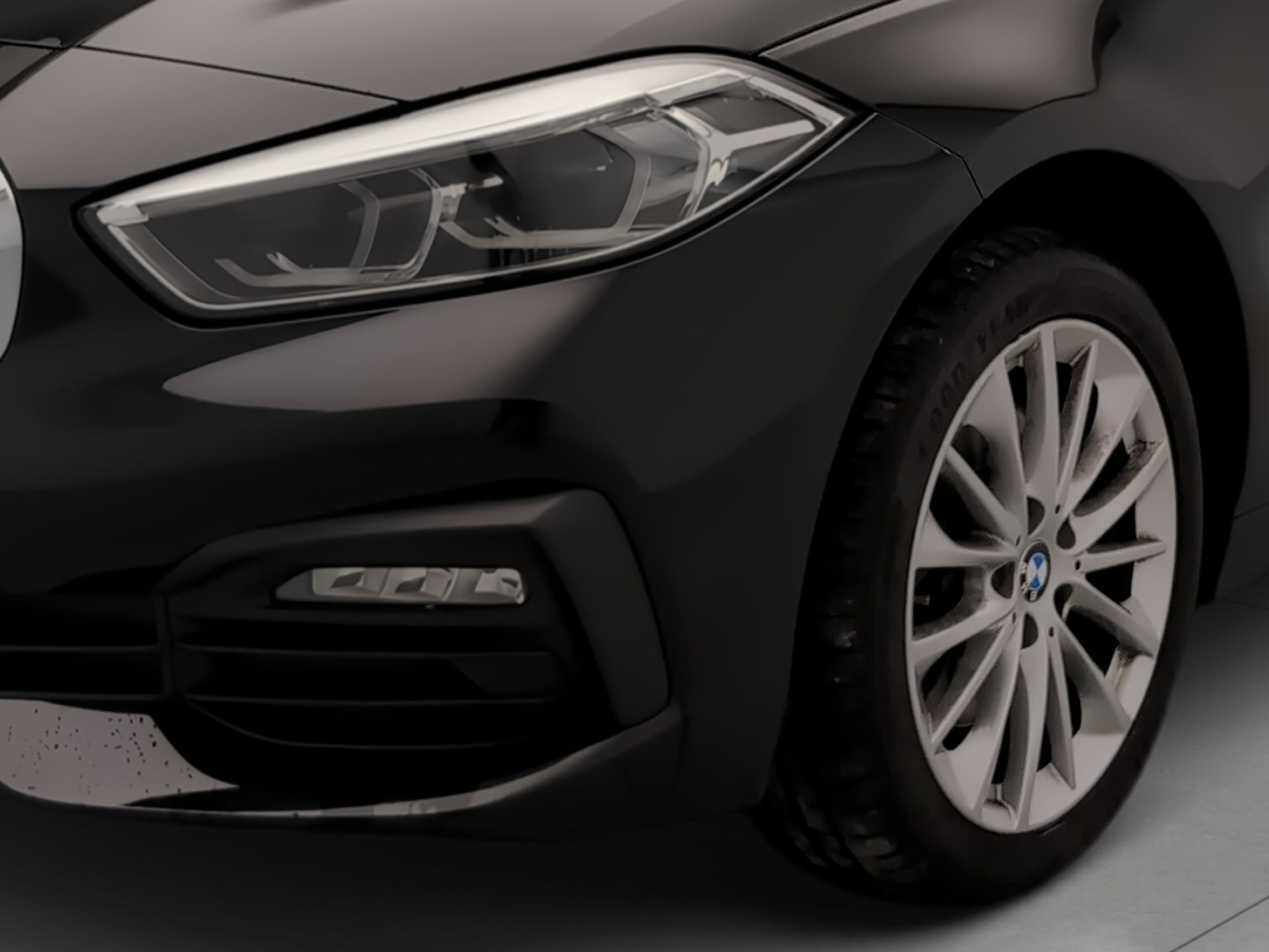 Renting BMW Serie 1 118i 103 kW (140 CV) 6 6
