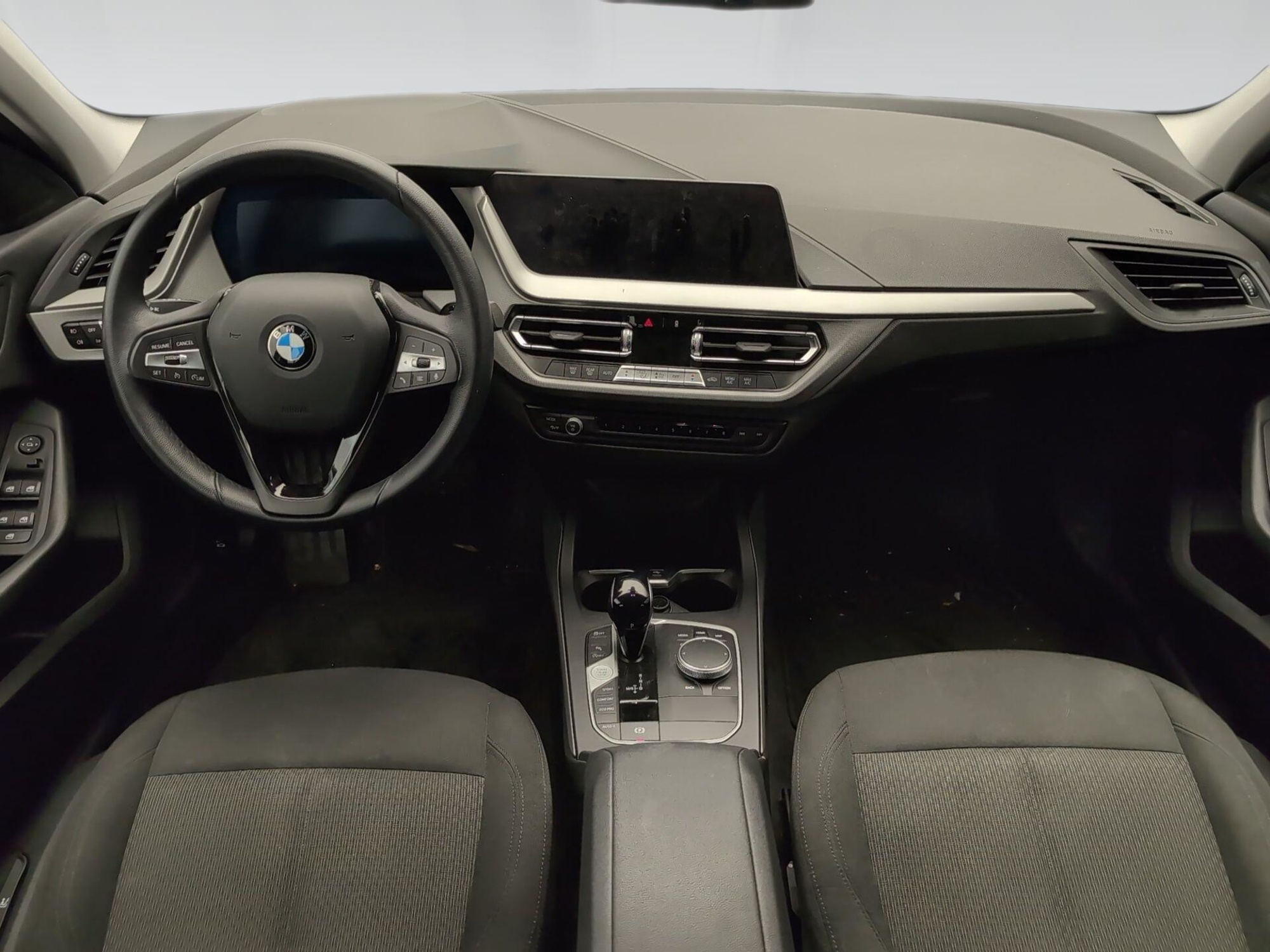Renting BMW Serie 1 118i 103 kW (140 CV) 6 6
