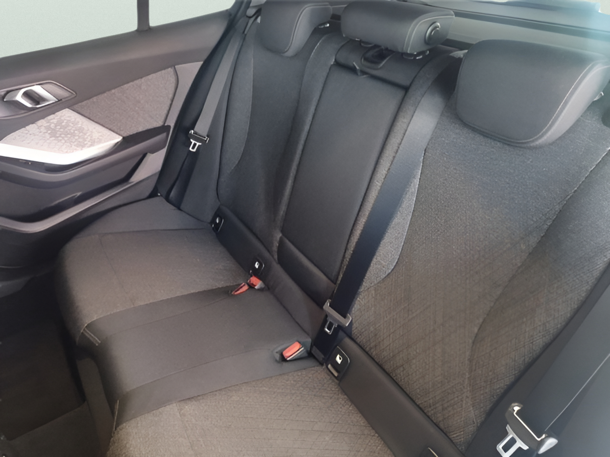 Renting BMW Serie 1 120i 125 kW (170 CV) 14 1