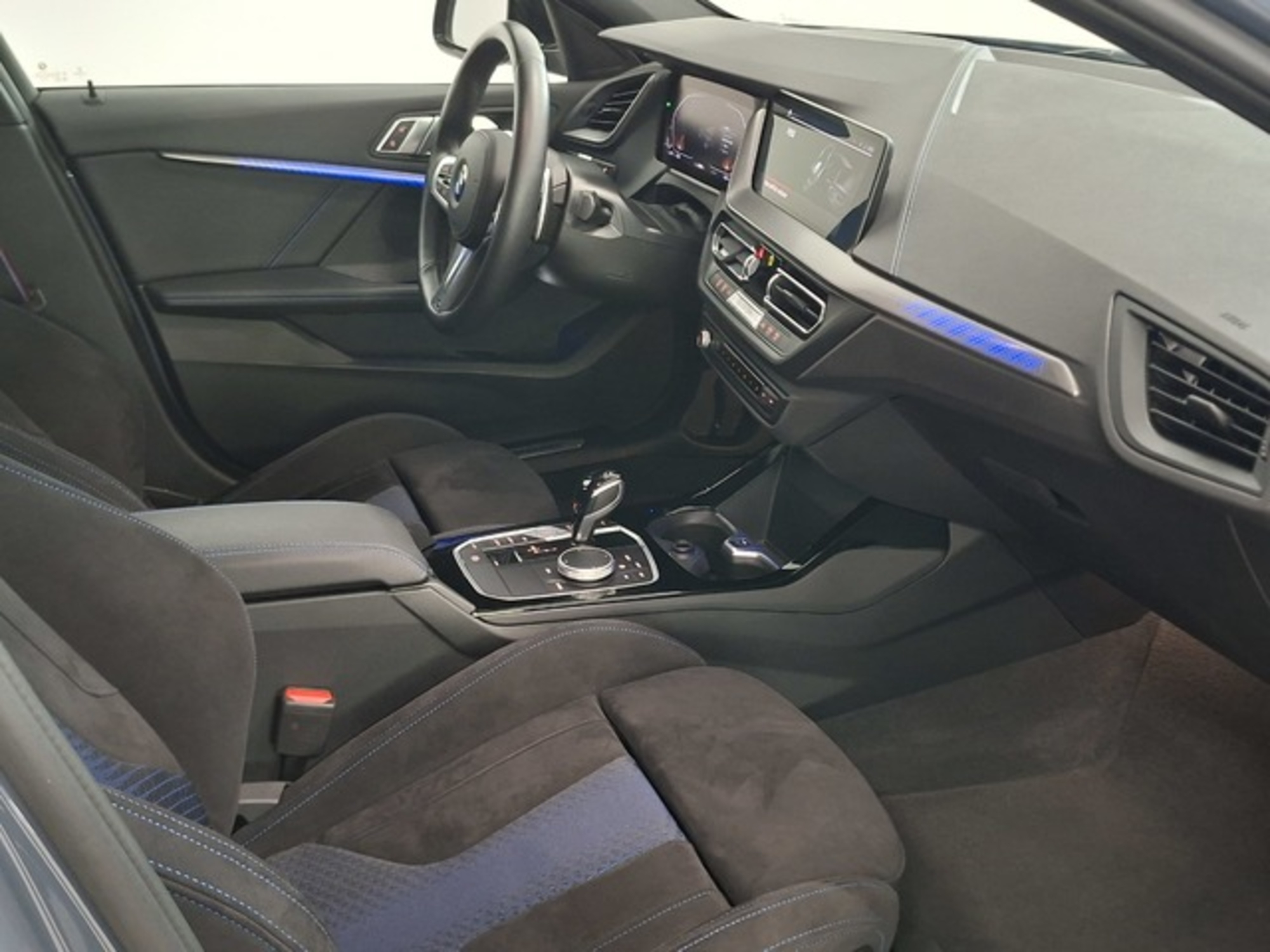 Renting BMW Serie 1 120i 131 kW (178 CV)