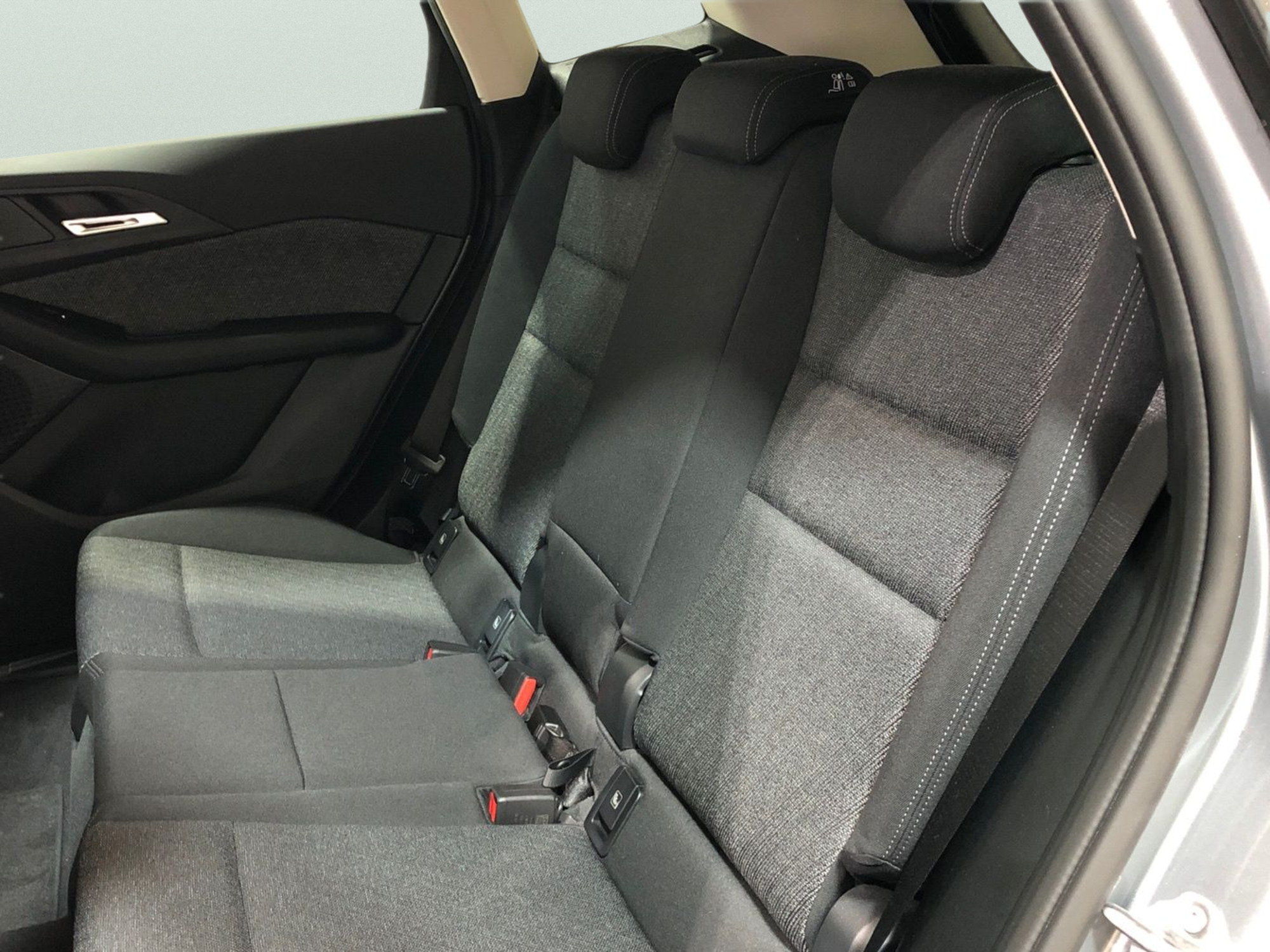 Renting BMW Serie 2 218d Active Tourer 110 kW (150 CV) 5 3