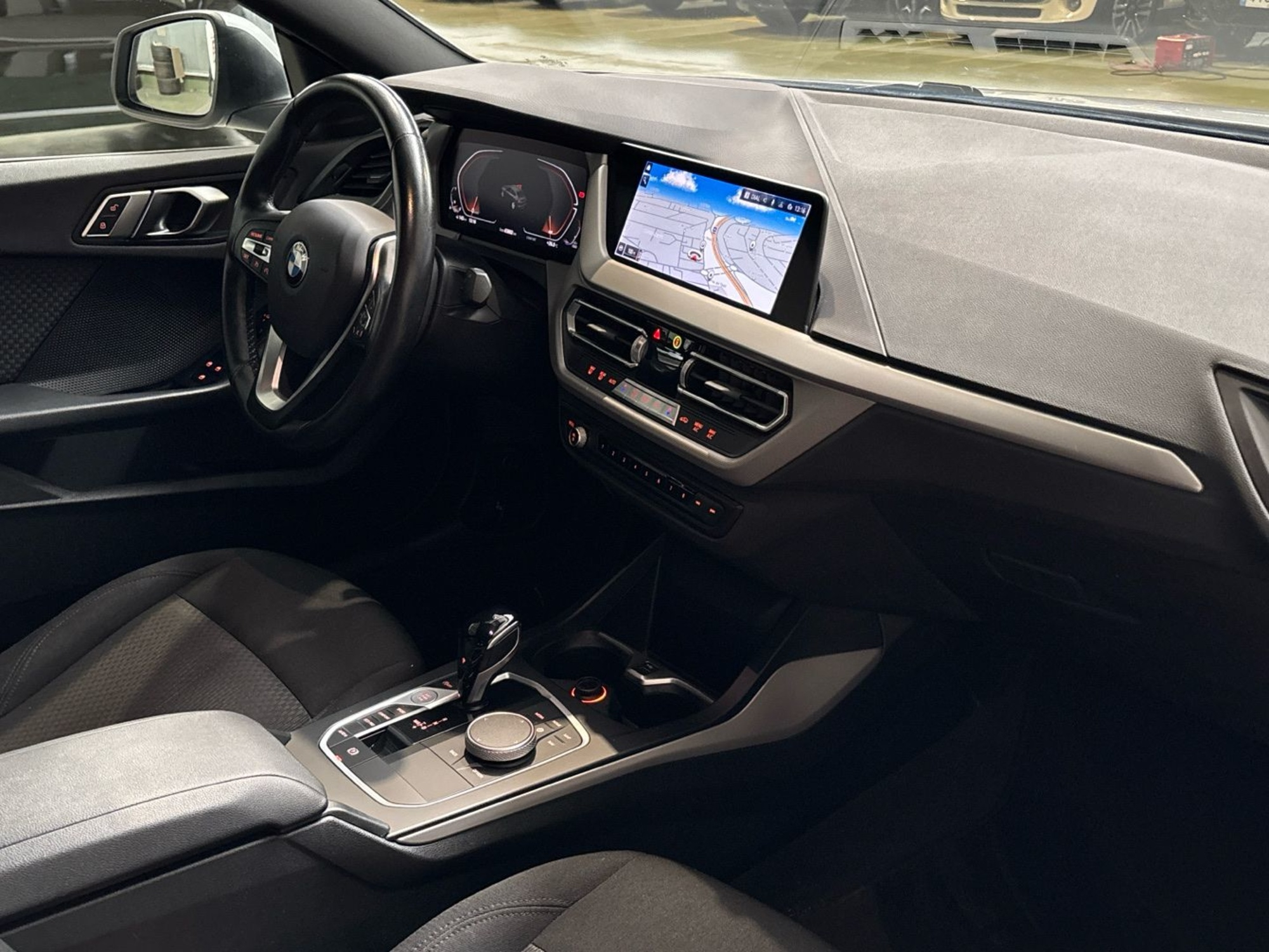 Renting BMW Serie 2 218i Gran Coupe 103 kW (140 CV) 6