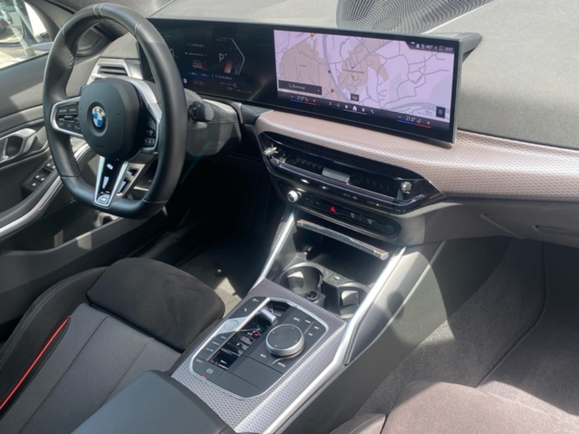 Renting BMW Serie 3 318d 110 kW (150 CV) 22 1