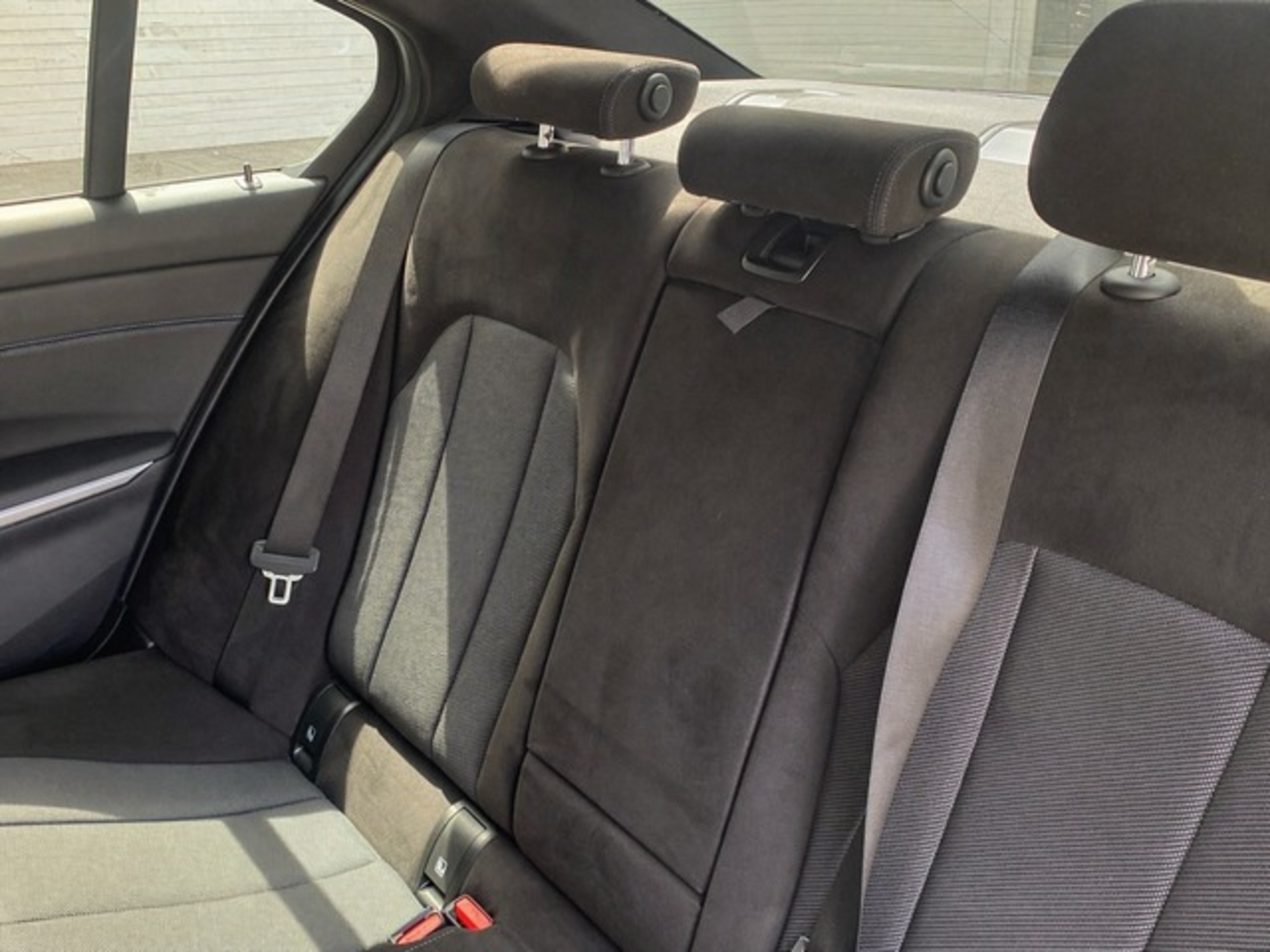 Renting BMW Serie 3 318d 110 kW (150 CV) 22 1